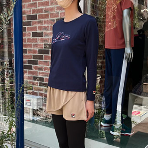 ウインザーオンラインショップ 別注数量限定 フィラ グラフィックロングtシャツ Vl2505 Fila Ls レディース 22fw ウインザーオリジナル S ウエアのページです ウインザーオンラインショップ 別注数量限定 フィラ グラフィックロングtシャツ Vl2505 Fila Ls レディース 22fw ウインザーオリジナル S ウエアのページです