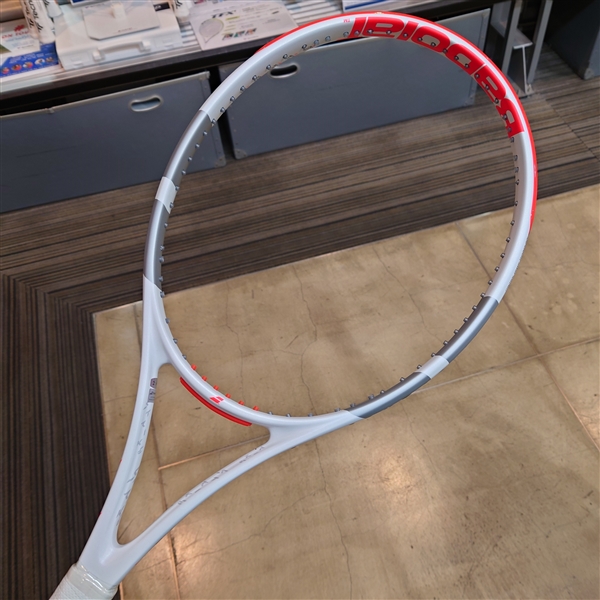 【春のオススメラケット①】バボラ EVOストライク【☆入荷しました☆】