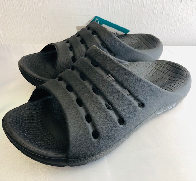 ★アカイシ リカバリーサンダル 入荷しました！★