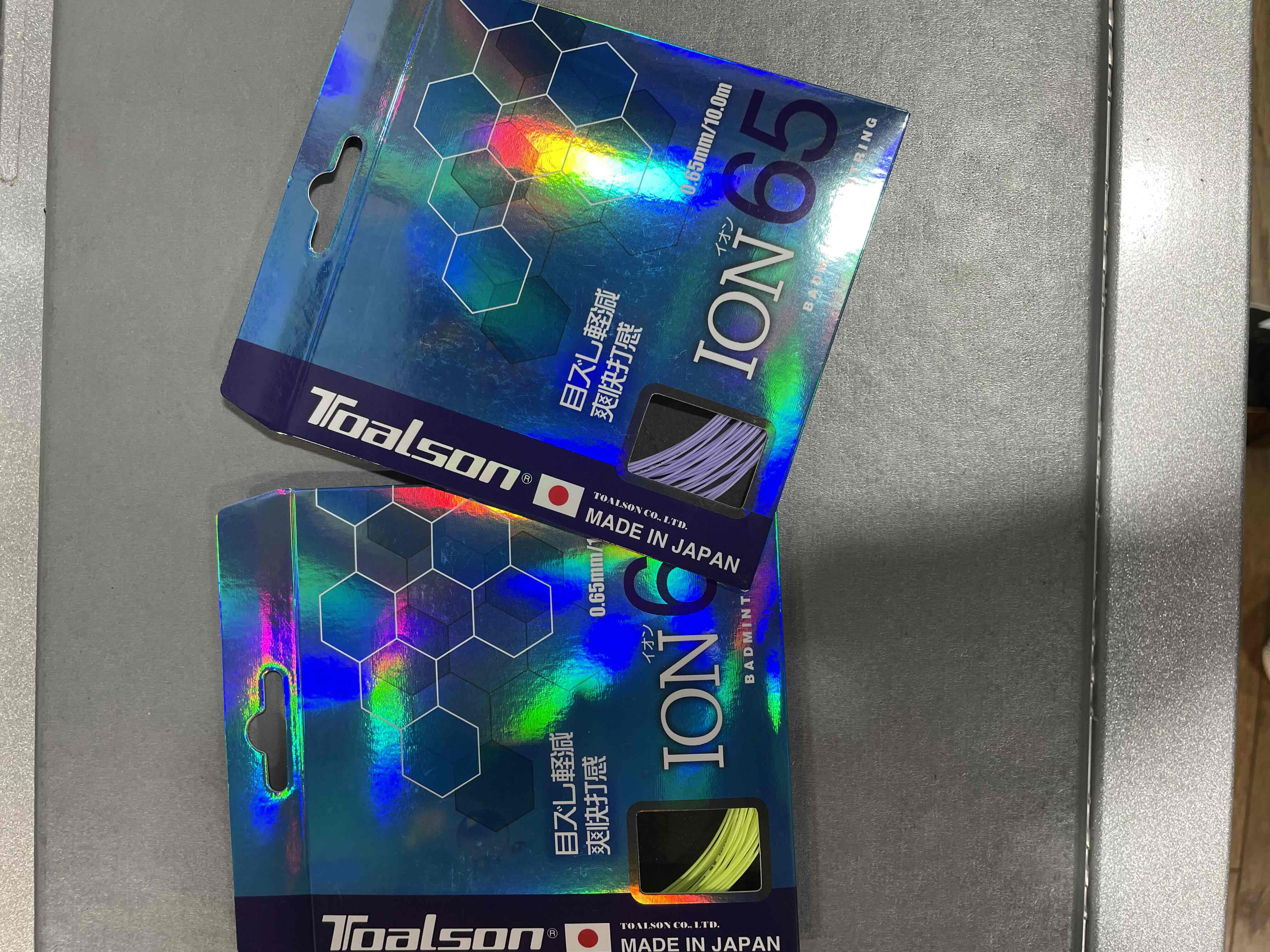 トアルソンバドミントンガット「イオン65」