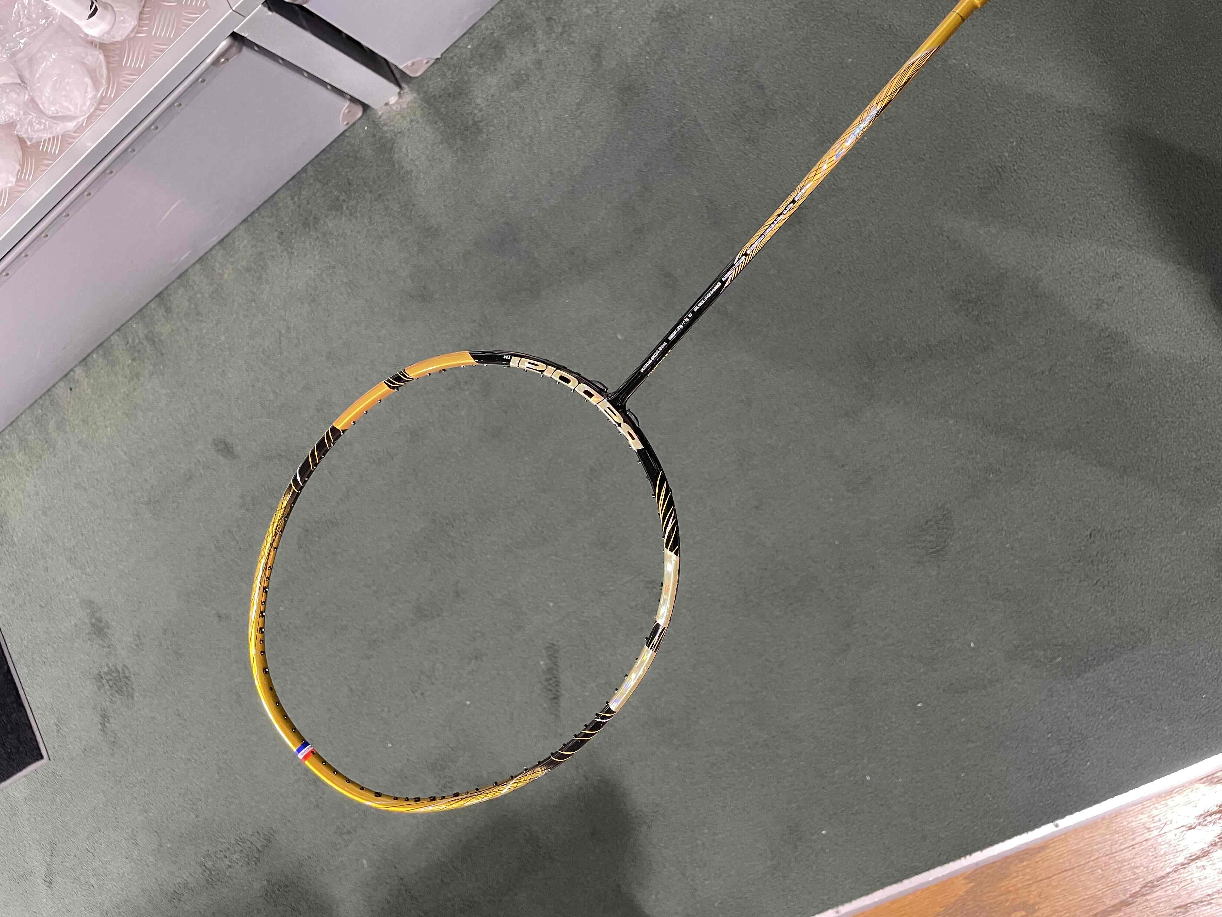 バボラバドミントンラケット「ジェットストリーム83」発売中