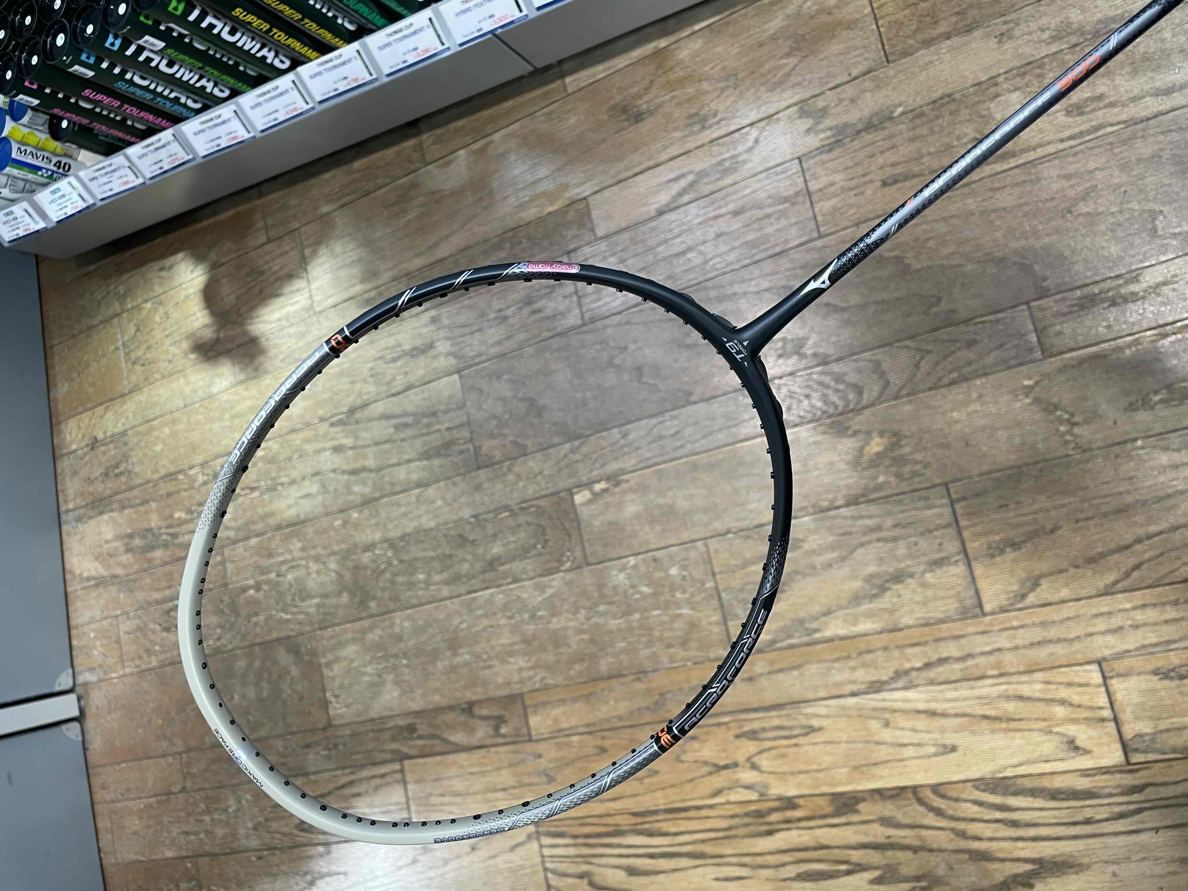 ミズノ「アクロスピード300」発売中