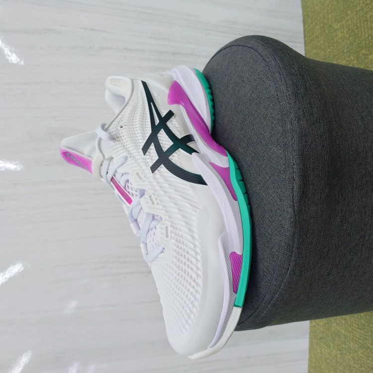 asicsテニスシューズ本日発売！