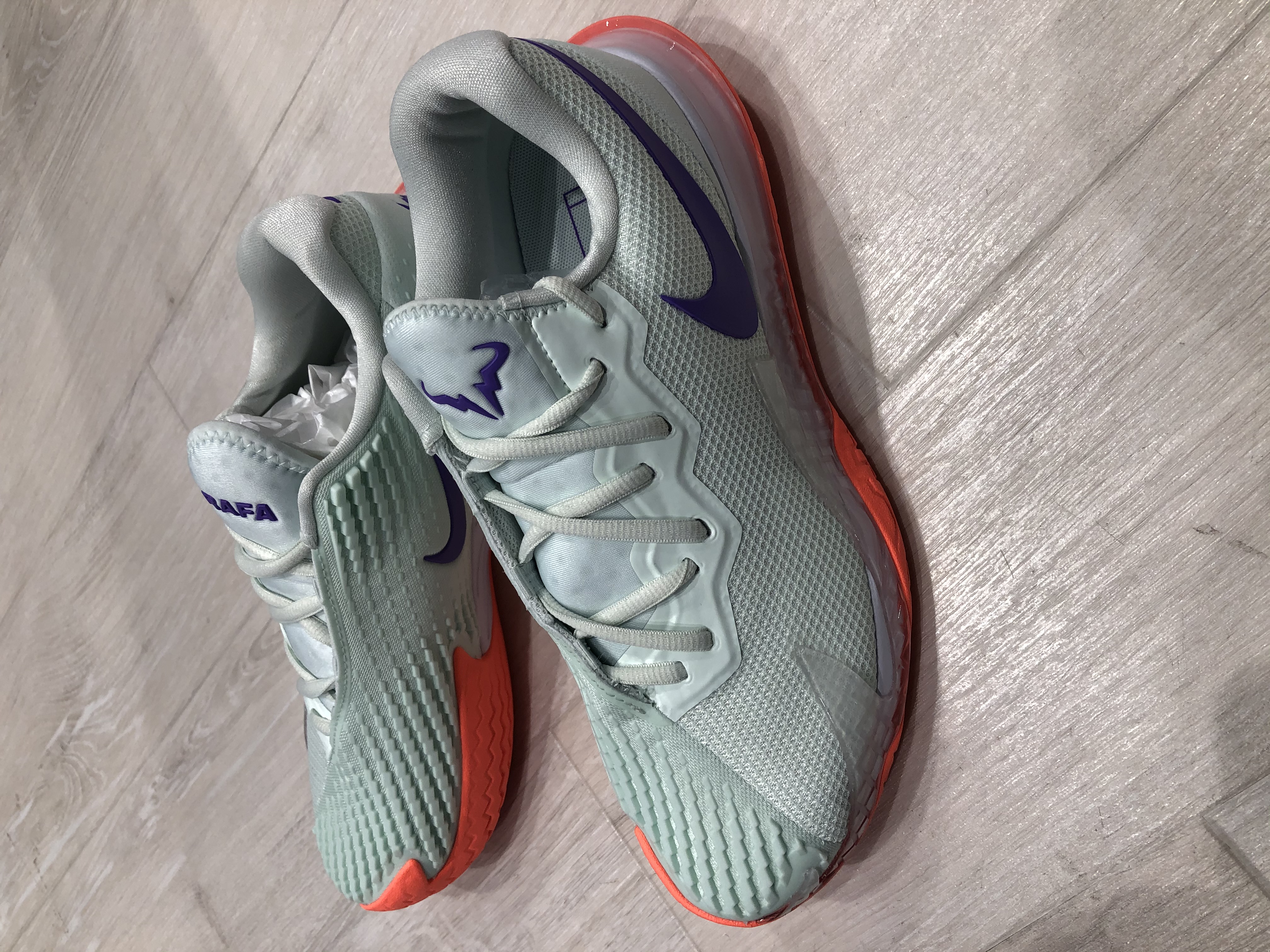 ナイキ　ナダルモデルシューズ入荷！！