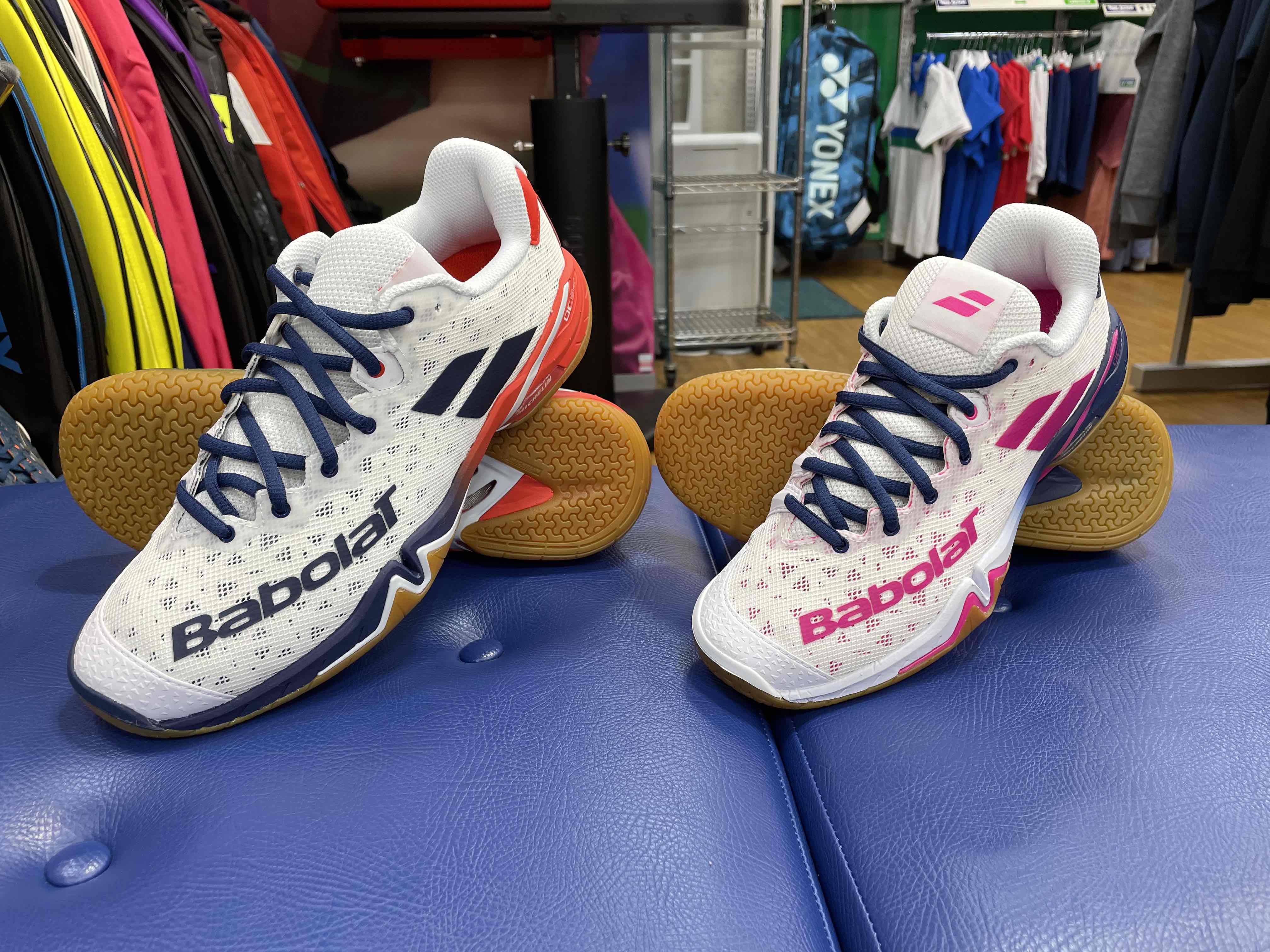 バボラバドミントンシューズ　シャドウツアーNEWカラー発売