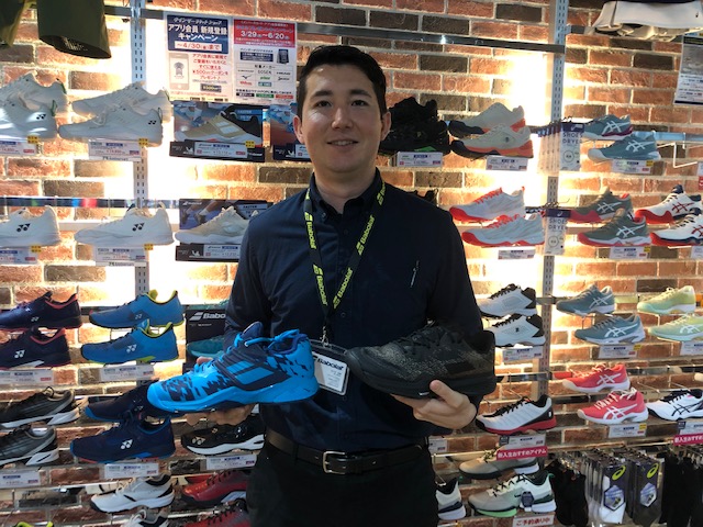 元テニスプレイヤーロンギ正幸さんが店頭にて何でも相談受けてくれます!!