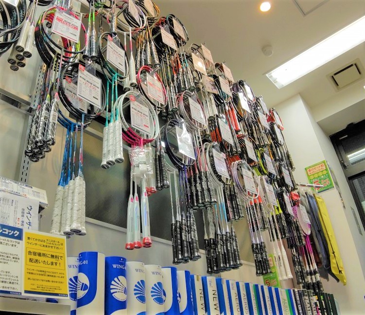 バドミントンスタッフおります！