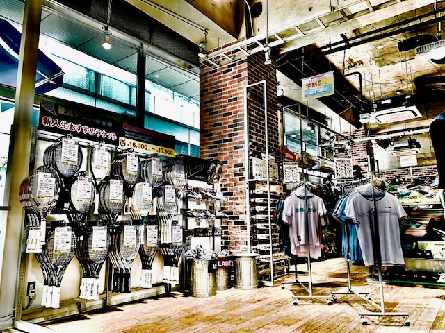 入口すぐ左手にはすぐにお持ち帰りができます初中級者向けセット販売コーナー設立