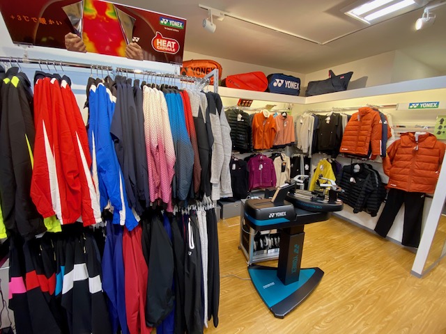 ヨネックス冬物ウェアたくさんあります