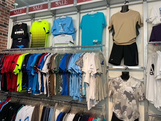 セールのシャツが充実してます!