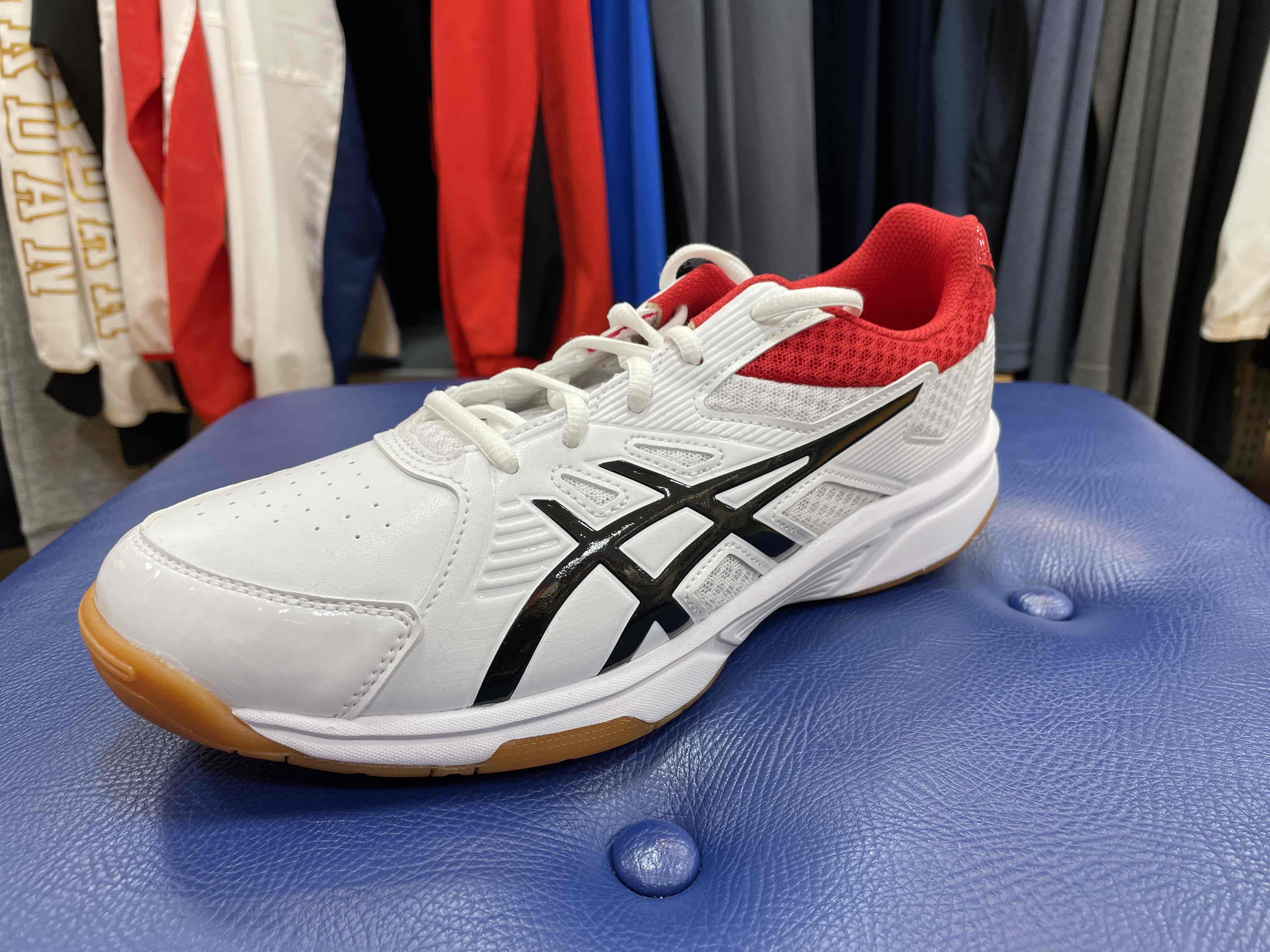 お買い得！！！アシックスバドミントンシューズ