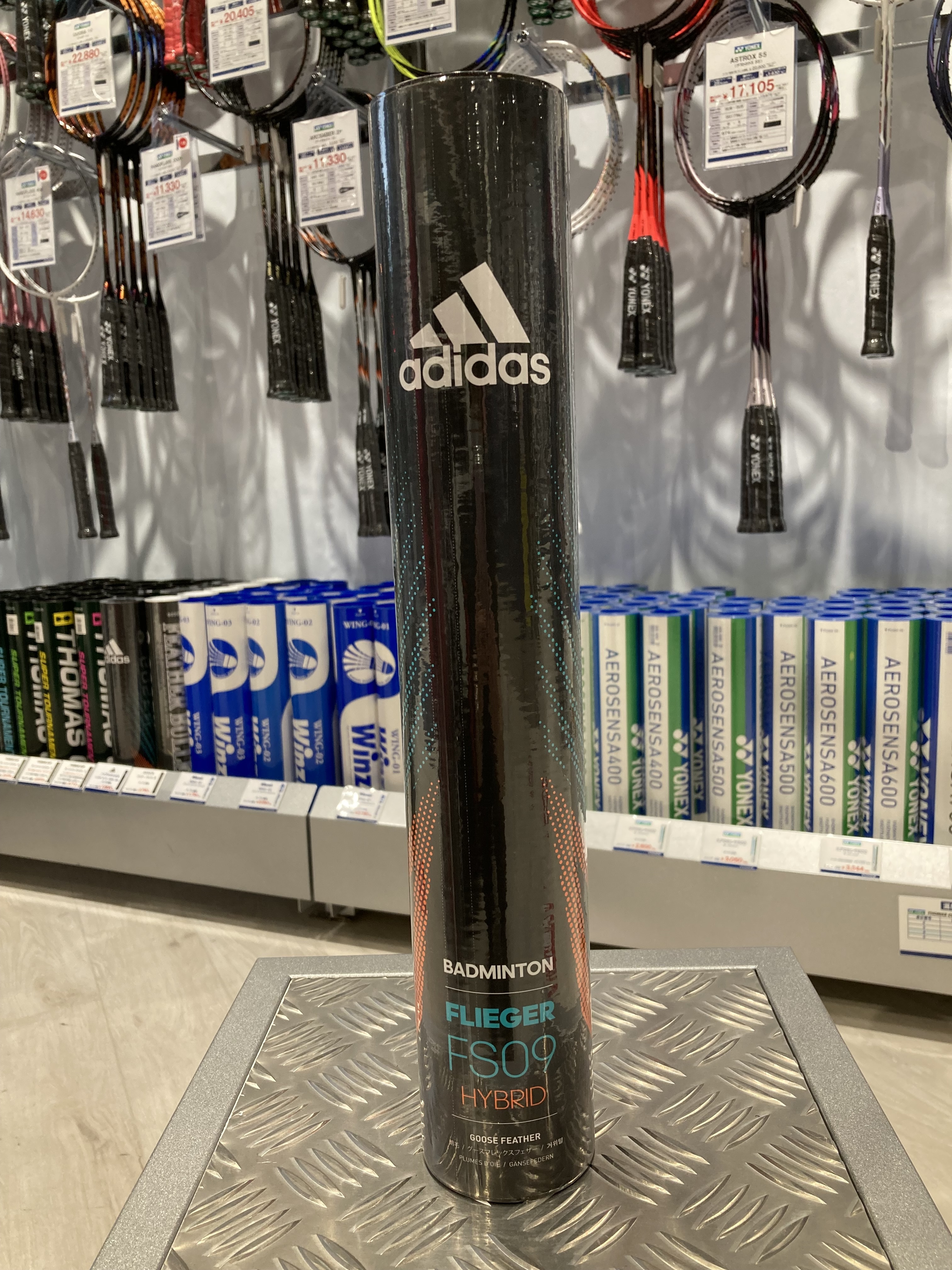 アディダスハイブリットシャトル入荷しました。