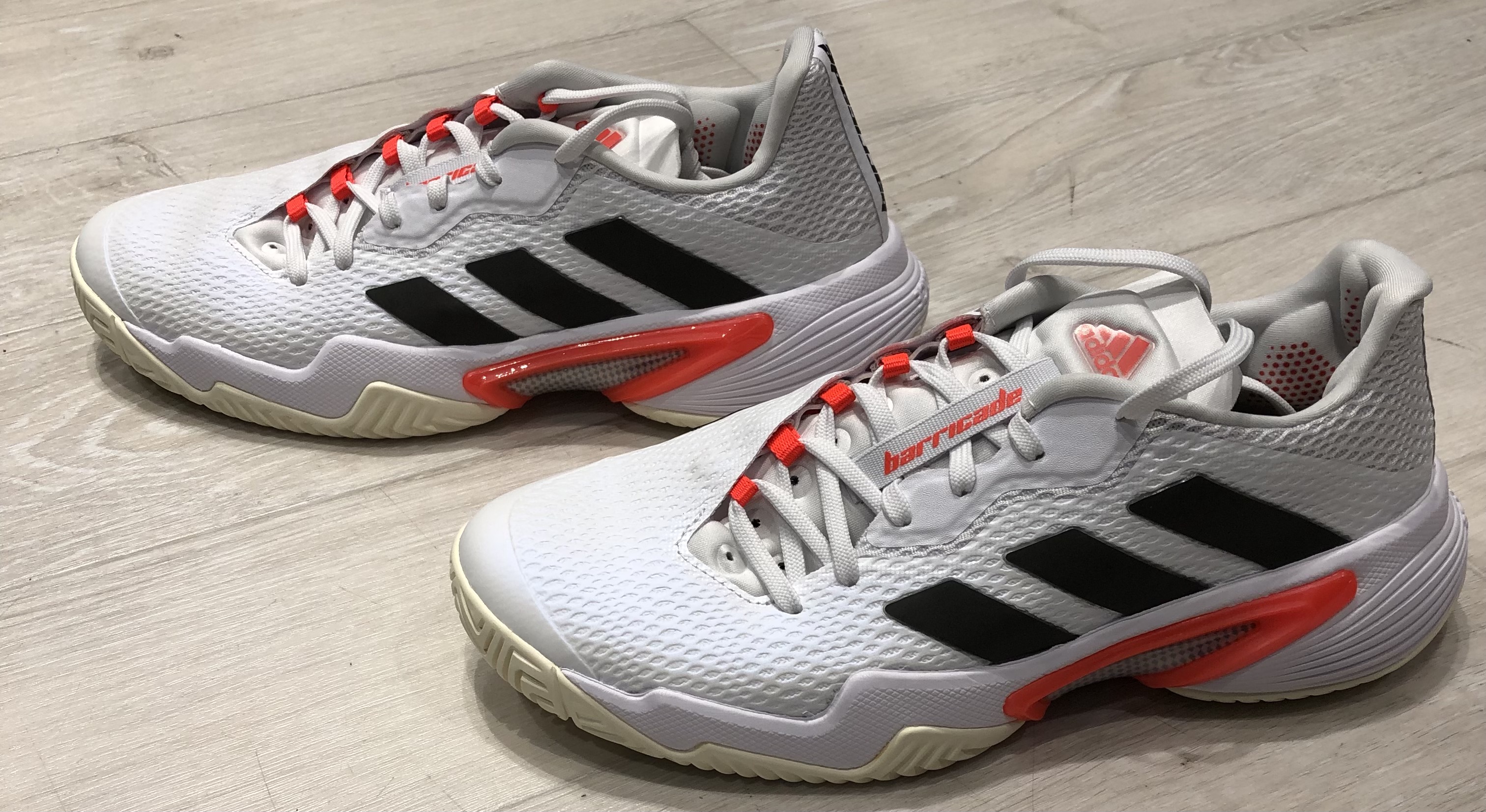 アディダス人気モデル復活です！！