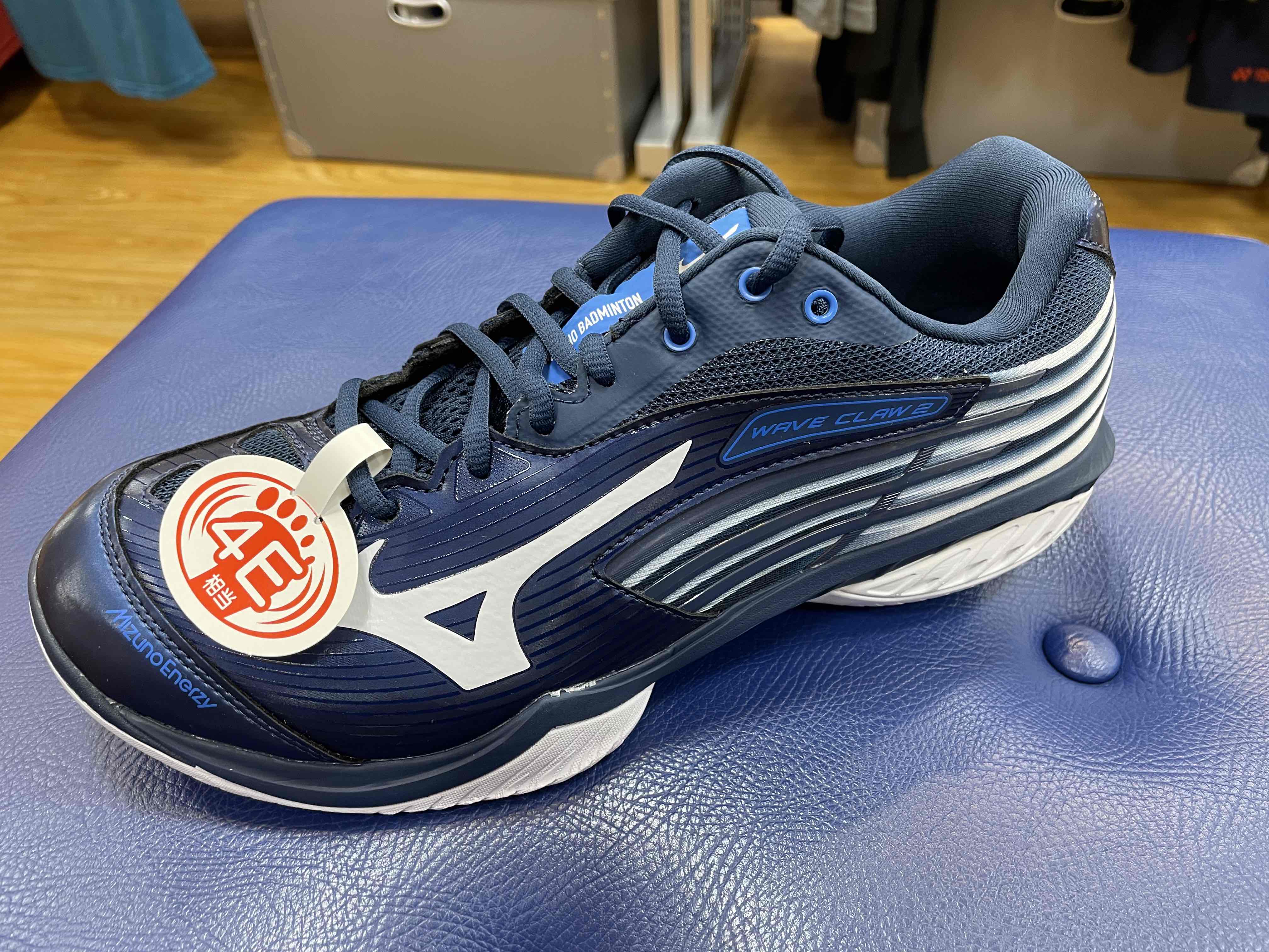 ミズノバドミントンシューズ　ウエーブクローワイド2発売中