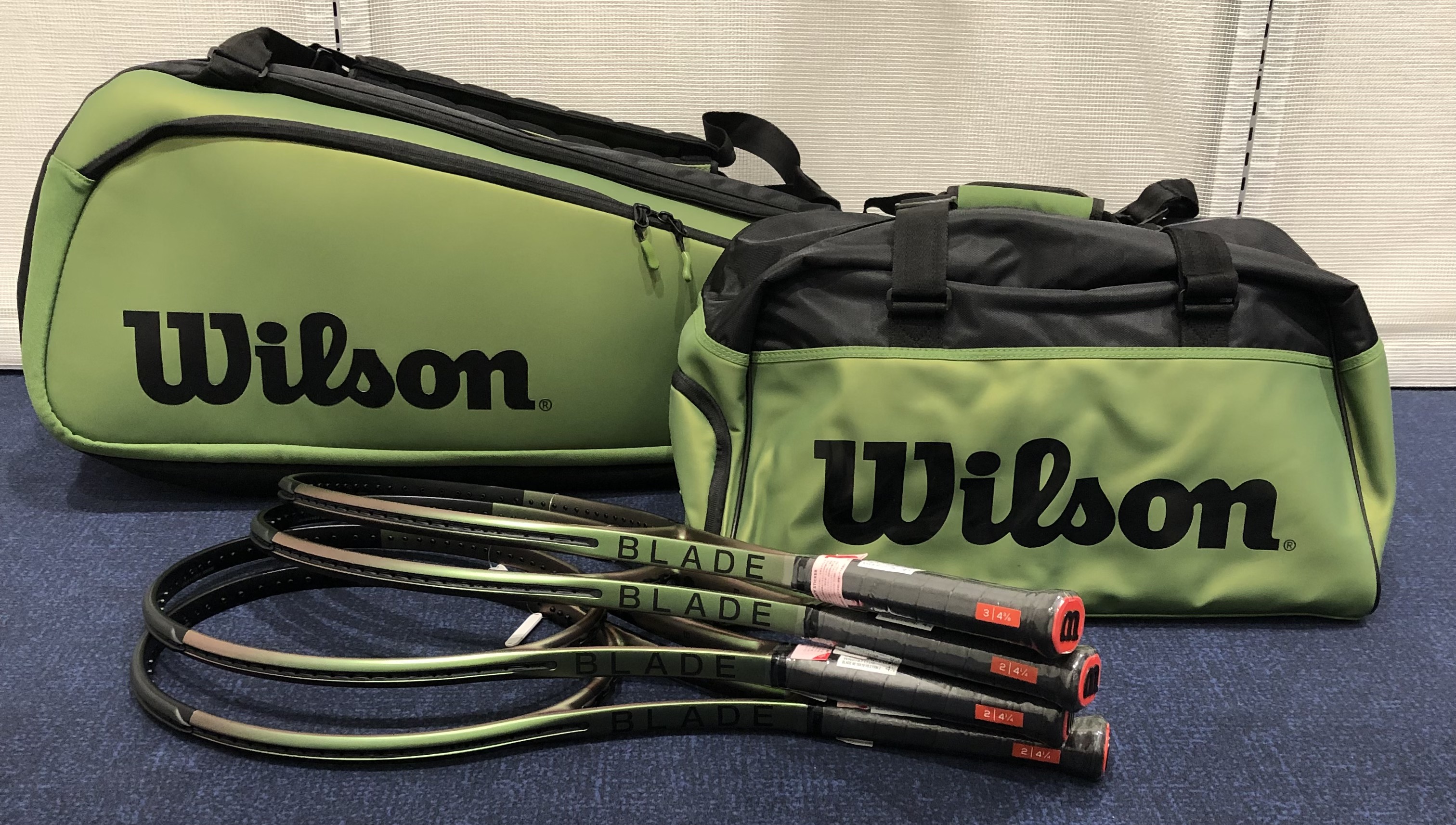 話題のラケットと同様のデザインバッグ！