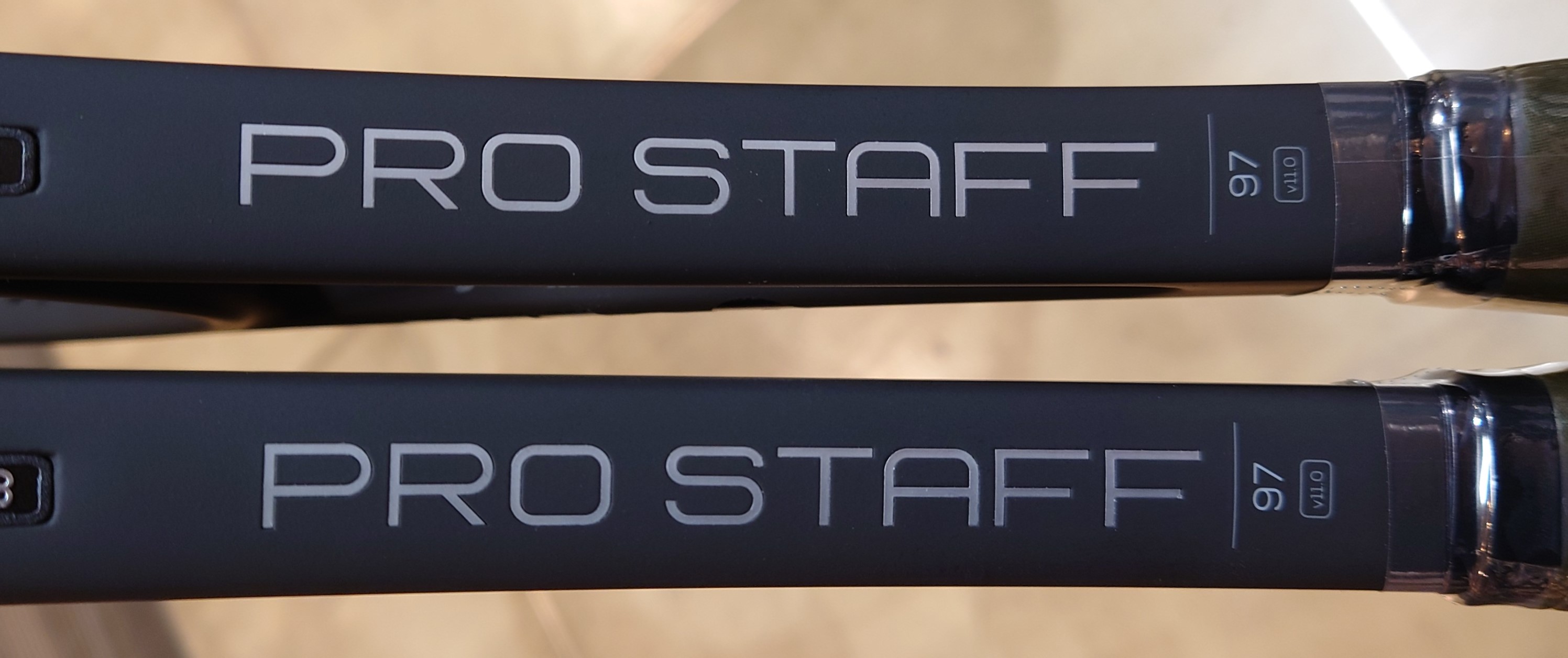 ウイルソン　プロスタッフ97V11.0　在庫あります！【2本だけ】