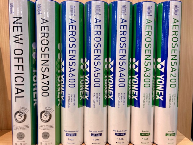 ウインザー梅田店は、バドミントン シャトルも多数揃えております!!
