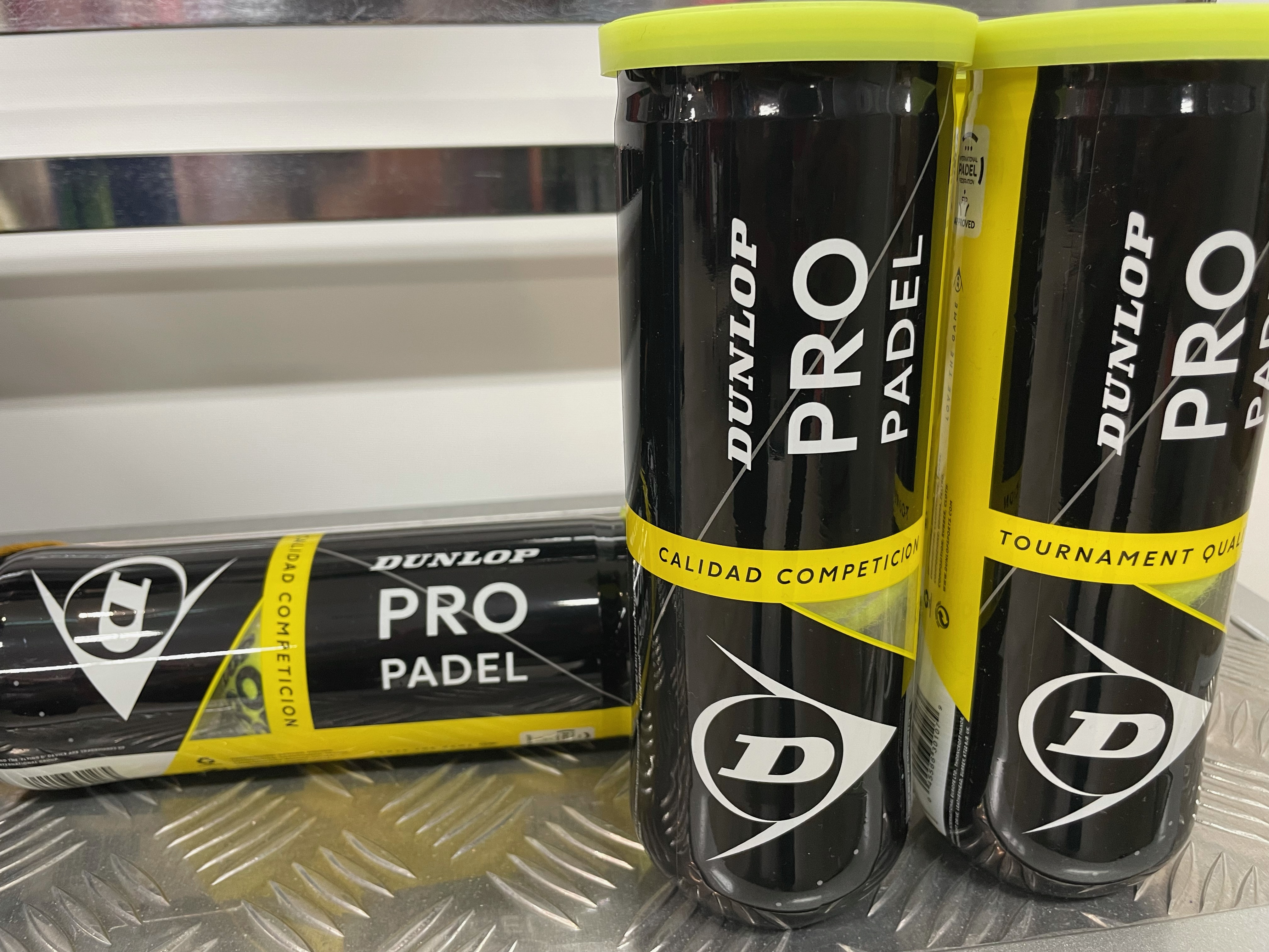 【ダンロップ】 パデルボール置いてます。