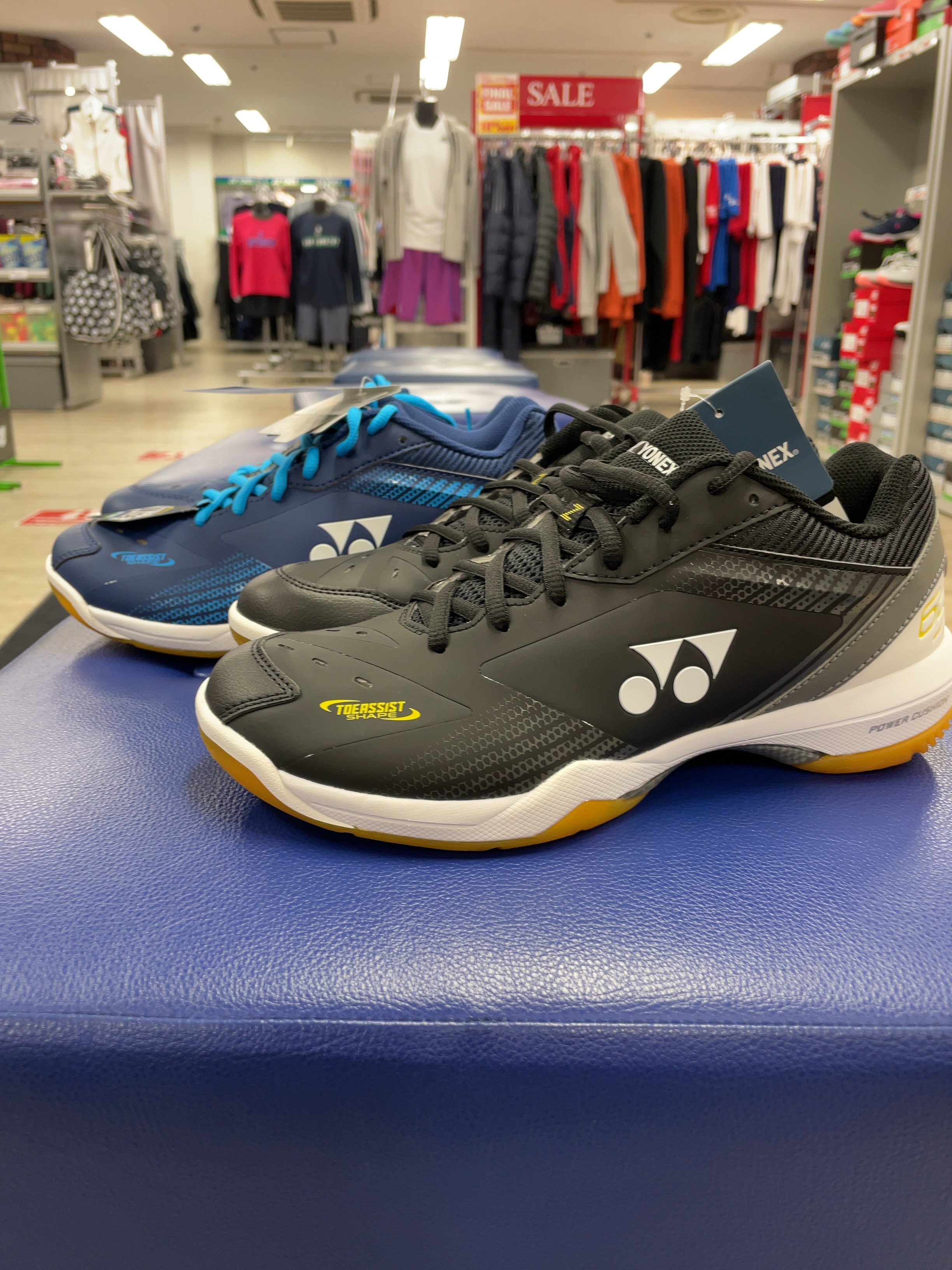 ヨネックス バトミントンシューズ 新製品入荷しました!