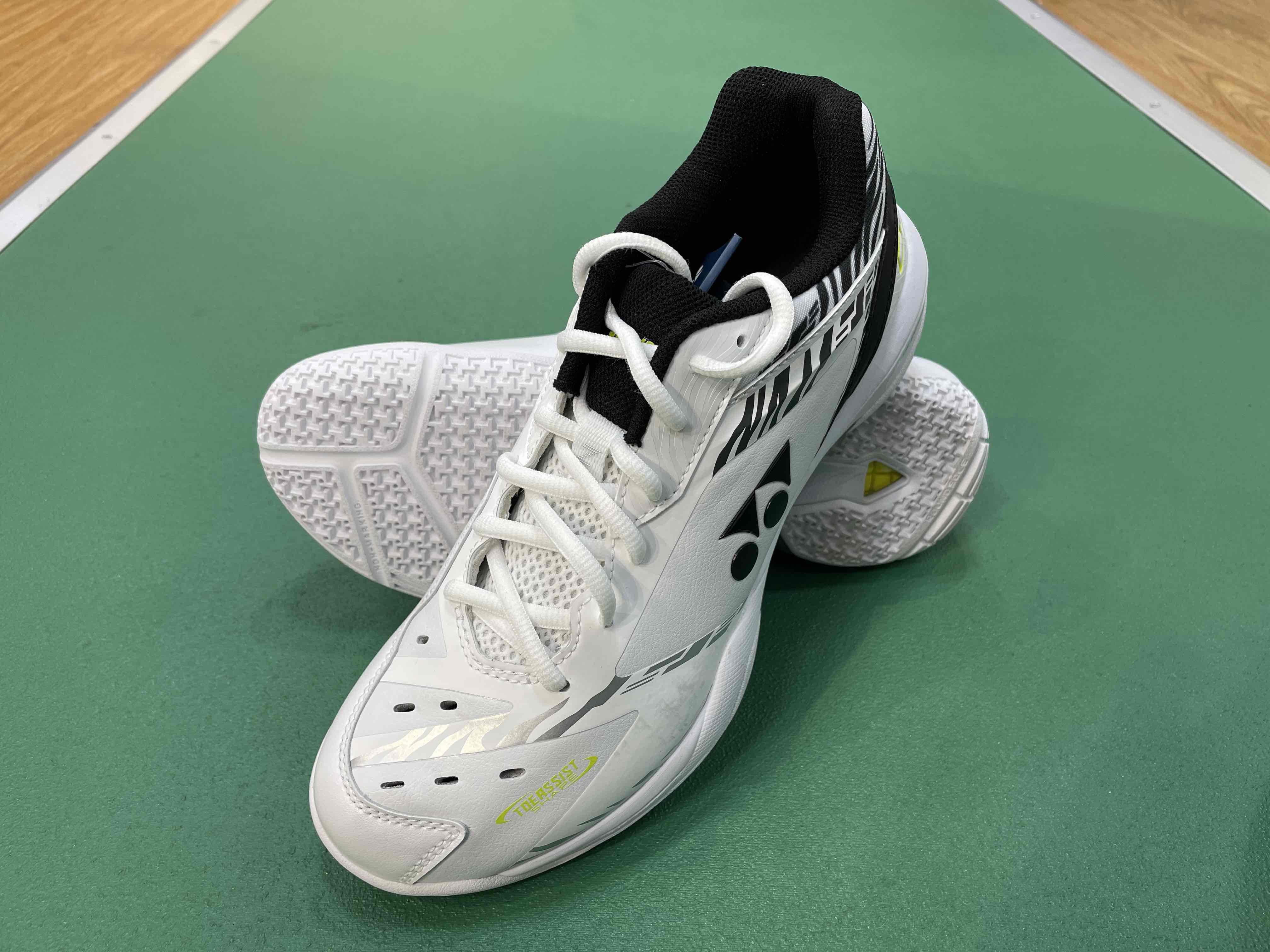 【送料無料】未使用★YONEX ヨネックス★23.5cm★バトミントンシューズ