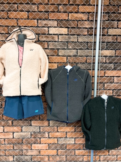 ヨネックスよりめちゃ暖かいジャケットが入荷しました！