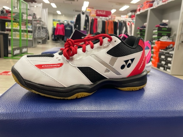 ヨネックス シューズ新製品入荷しました!