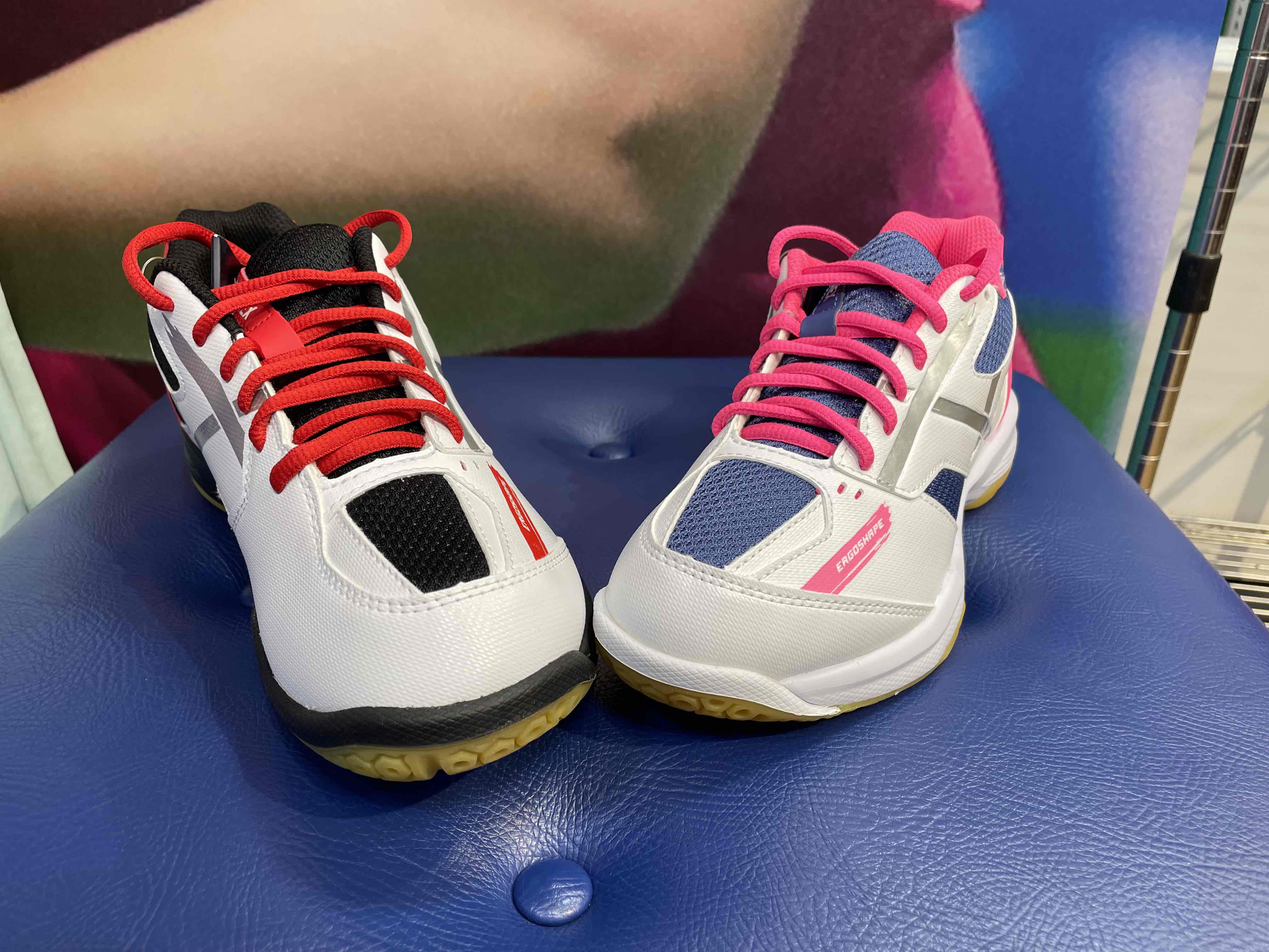 ヨネックス　バドミントンシューズ新製品入荷しました。