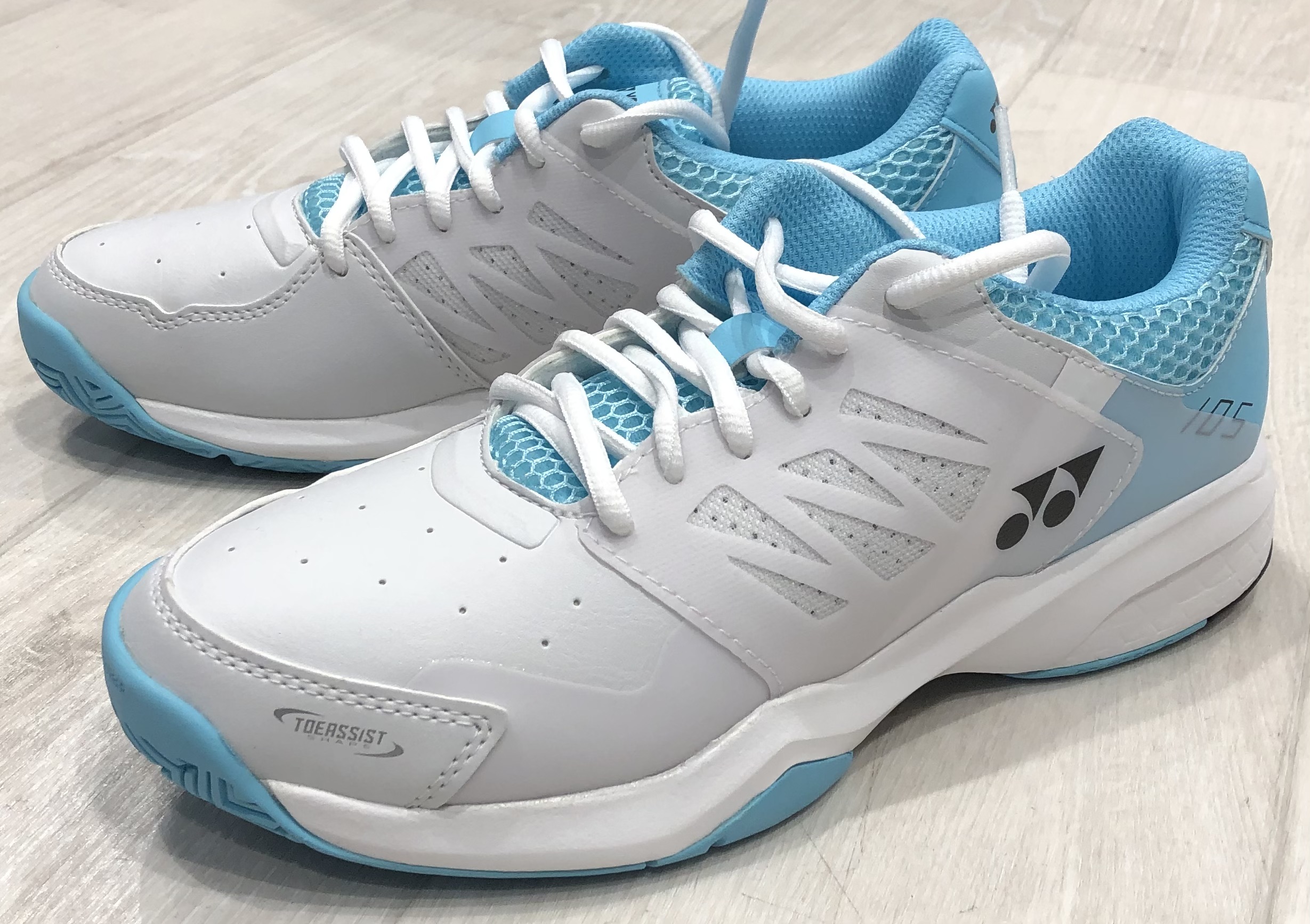 ヨネックスレディースシューズ入荷！！