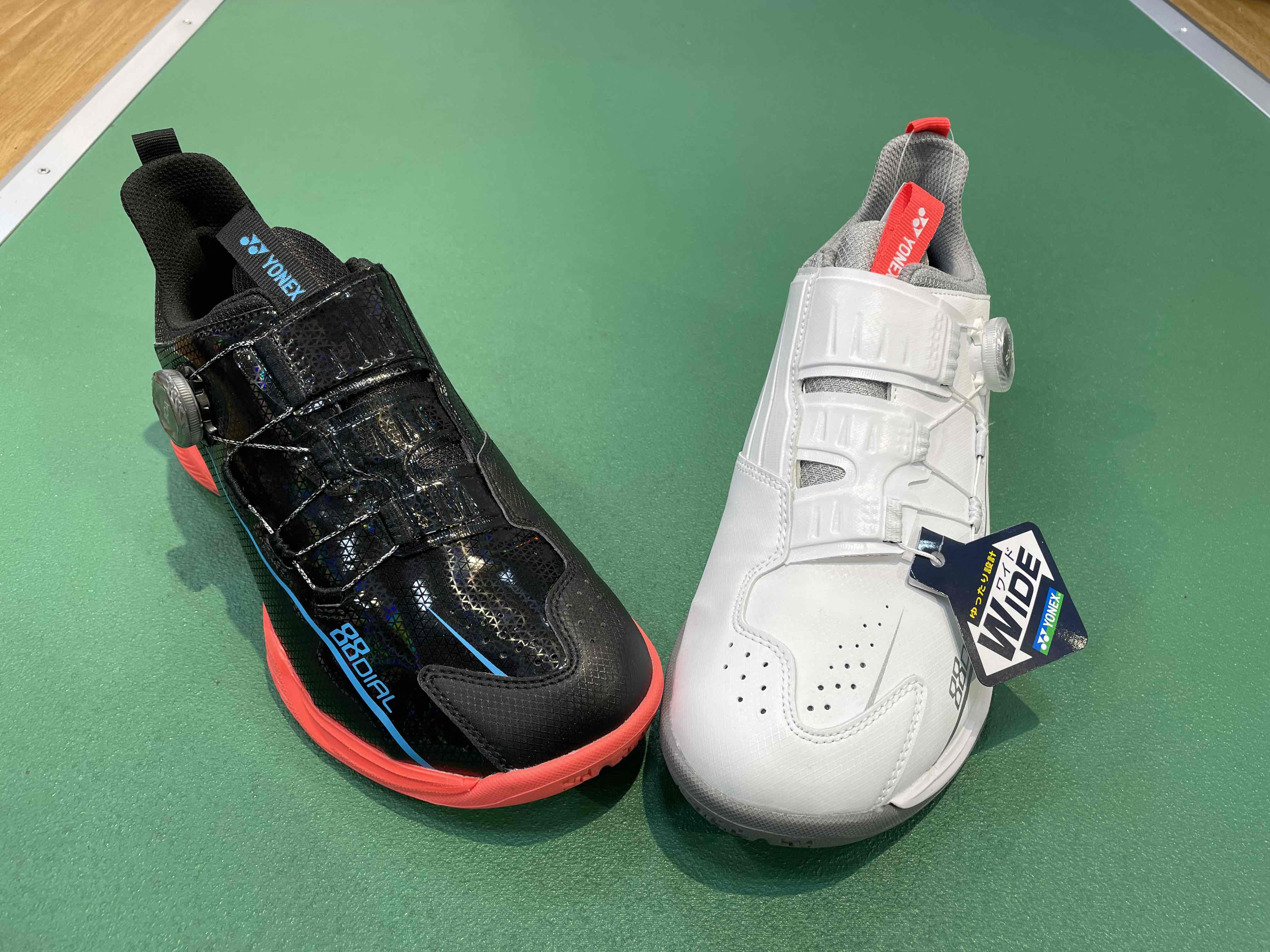 ヨネックスバドミントンシューズ　88ダイアル発売中！！