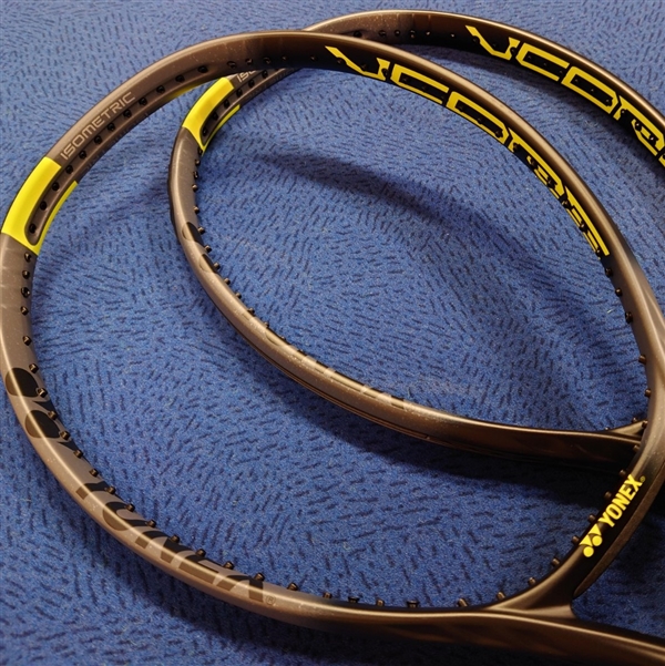 【☆入荷しました☆】ヨネックス Vコア100・100Ｌ　リミテッドカラー【４/13から】