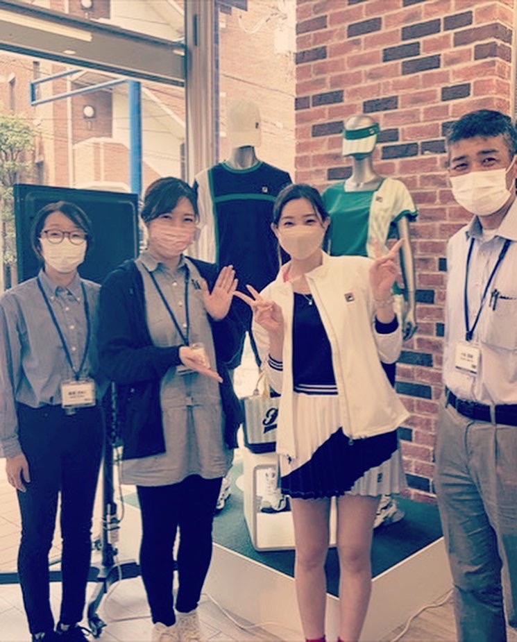 女優の足立梨花さん☆ご来店♪