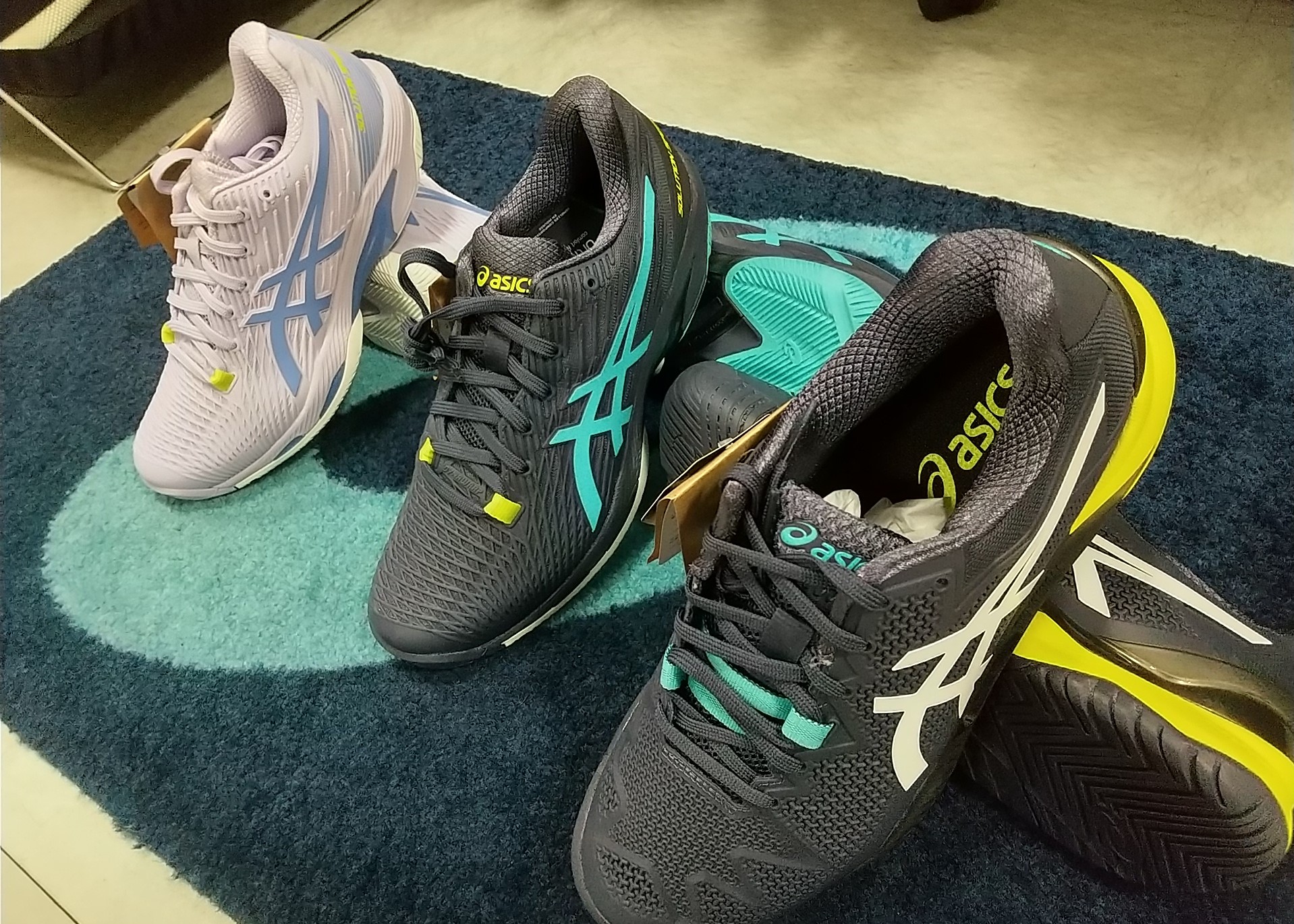 アシックス最新テニスシューズ入荷しました