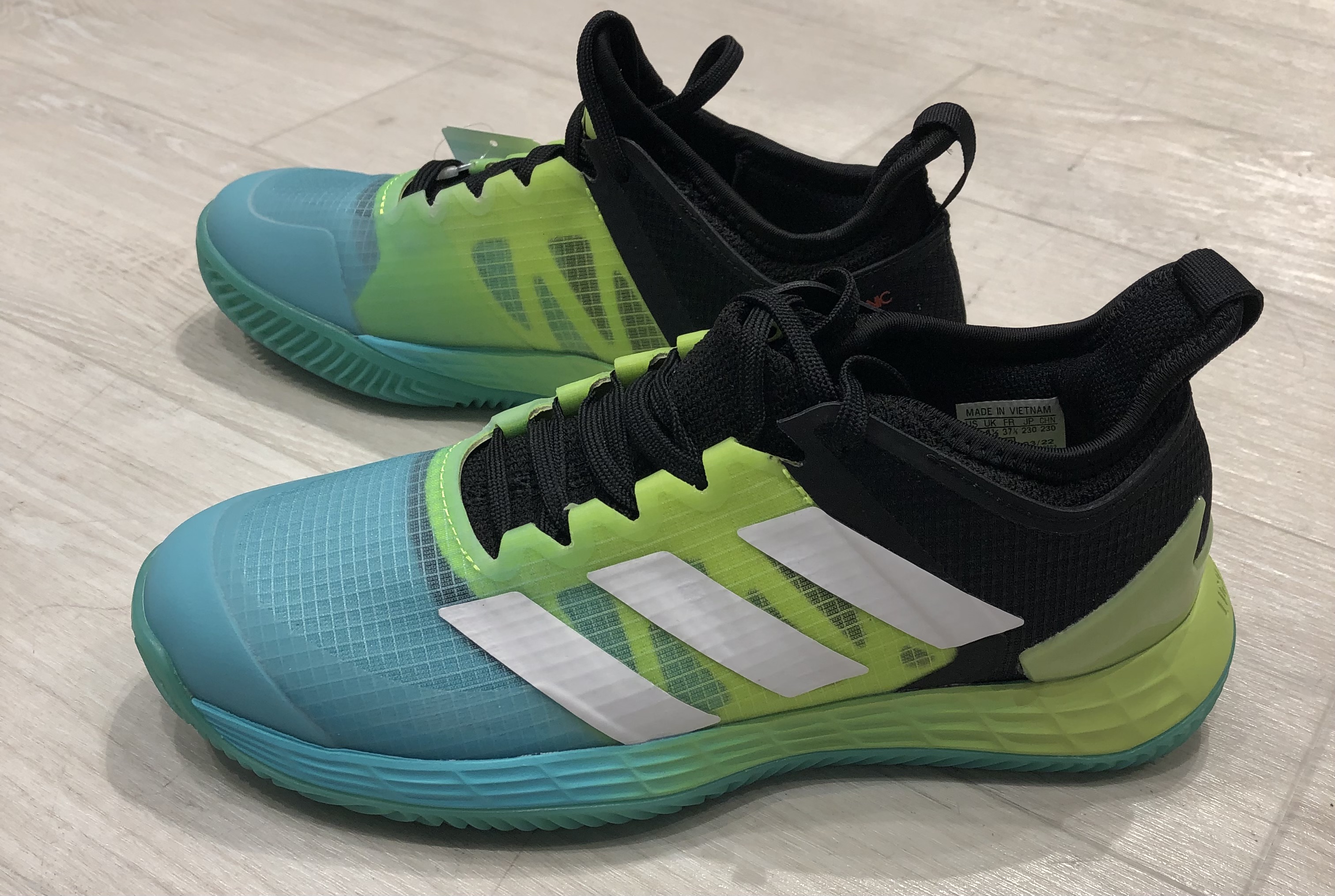 アディダスレディースシューズ入荷！！