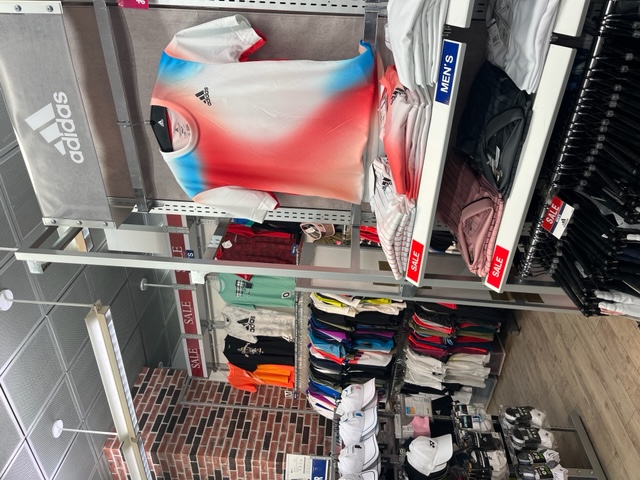 一足お先に♪アディダス一部セールスタート♪