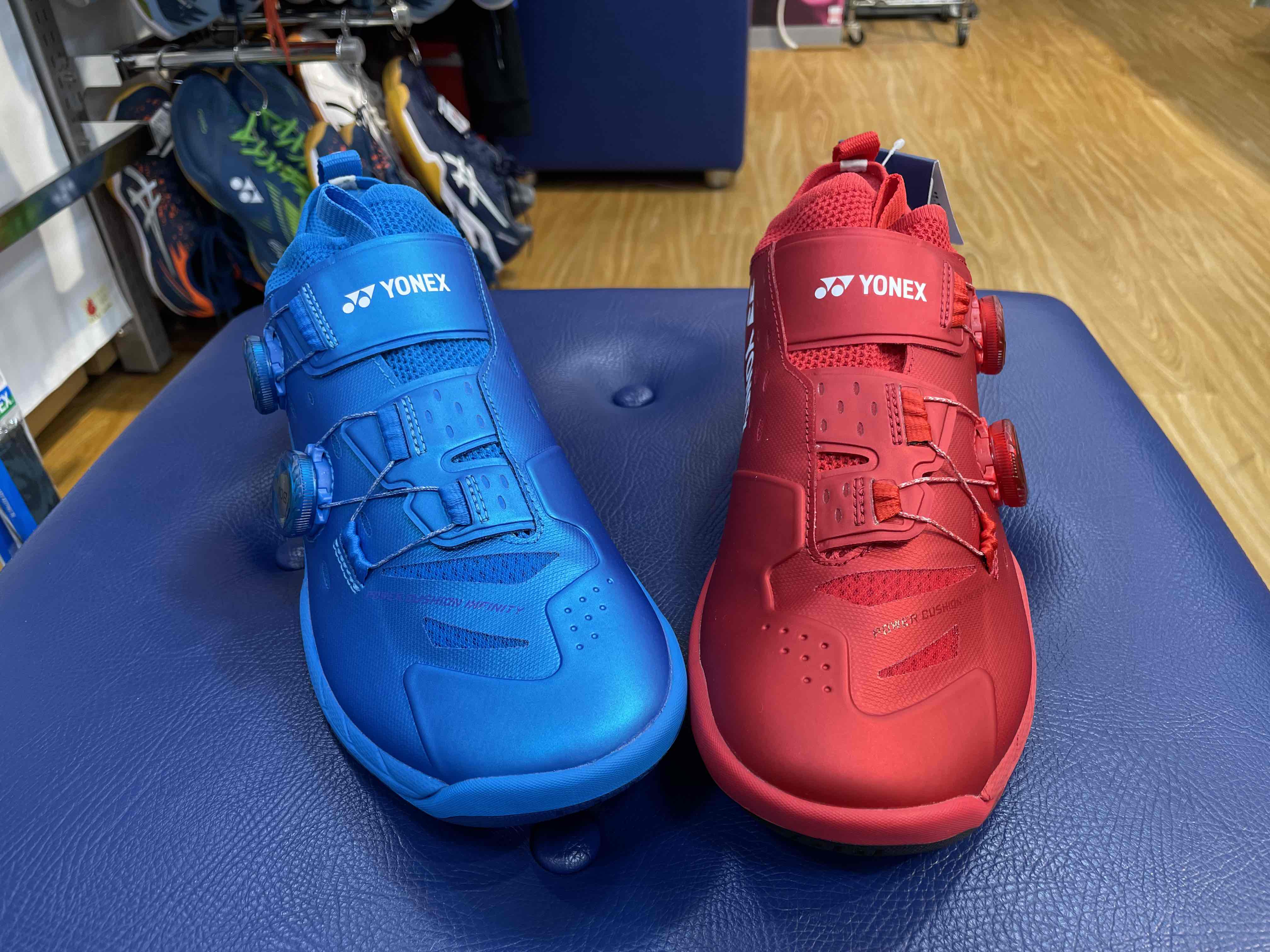 ヨネックスバドミントンシューズ　インフィニティ2発売中！！