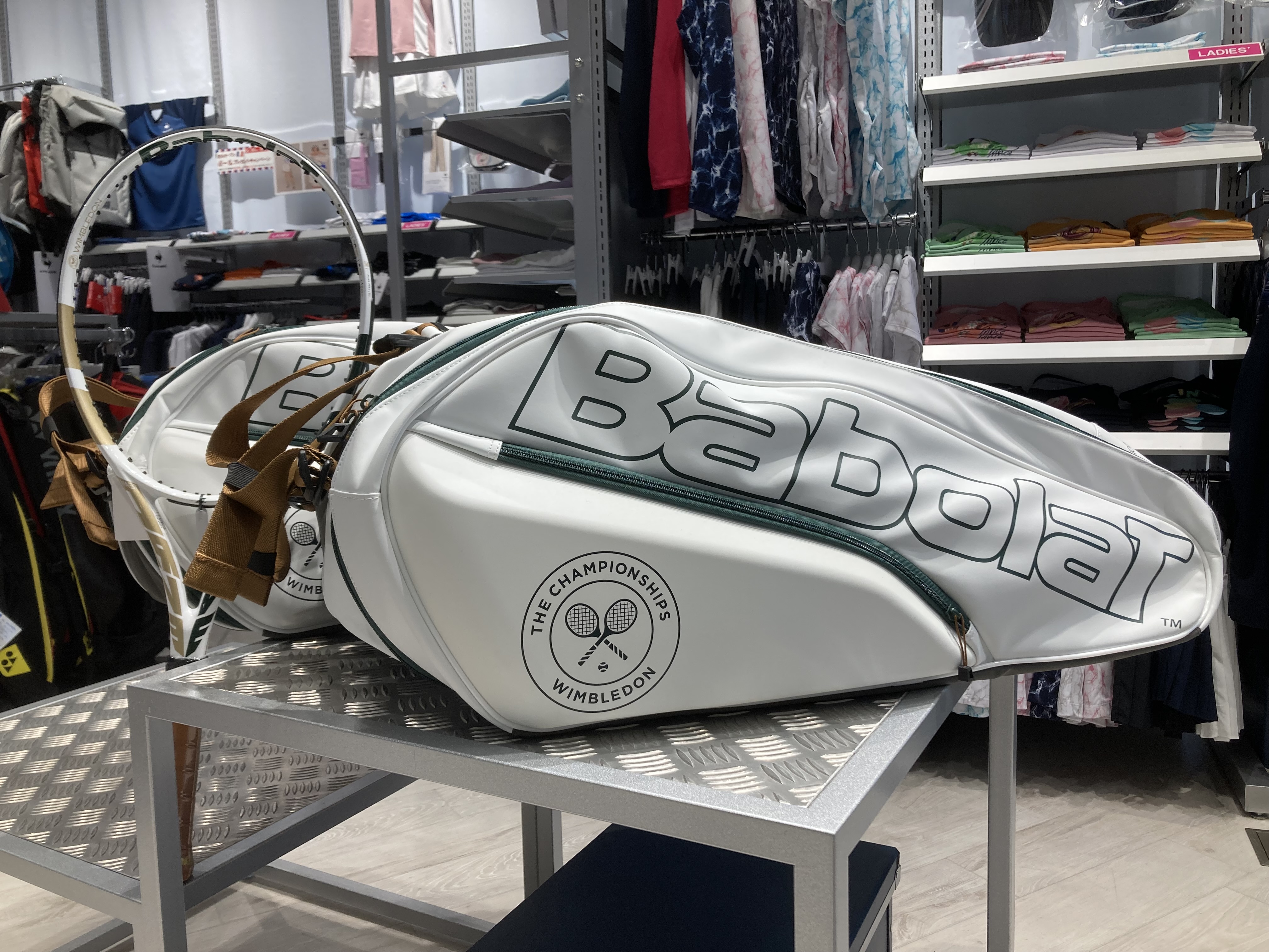 ウインブルドンラケットバック入荷しています。