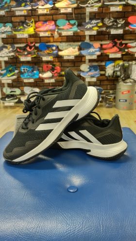 adidas シューズ発売