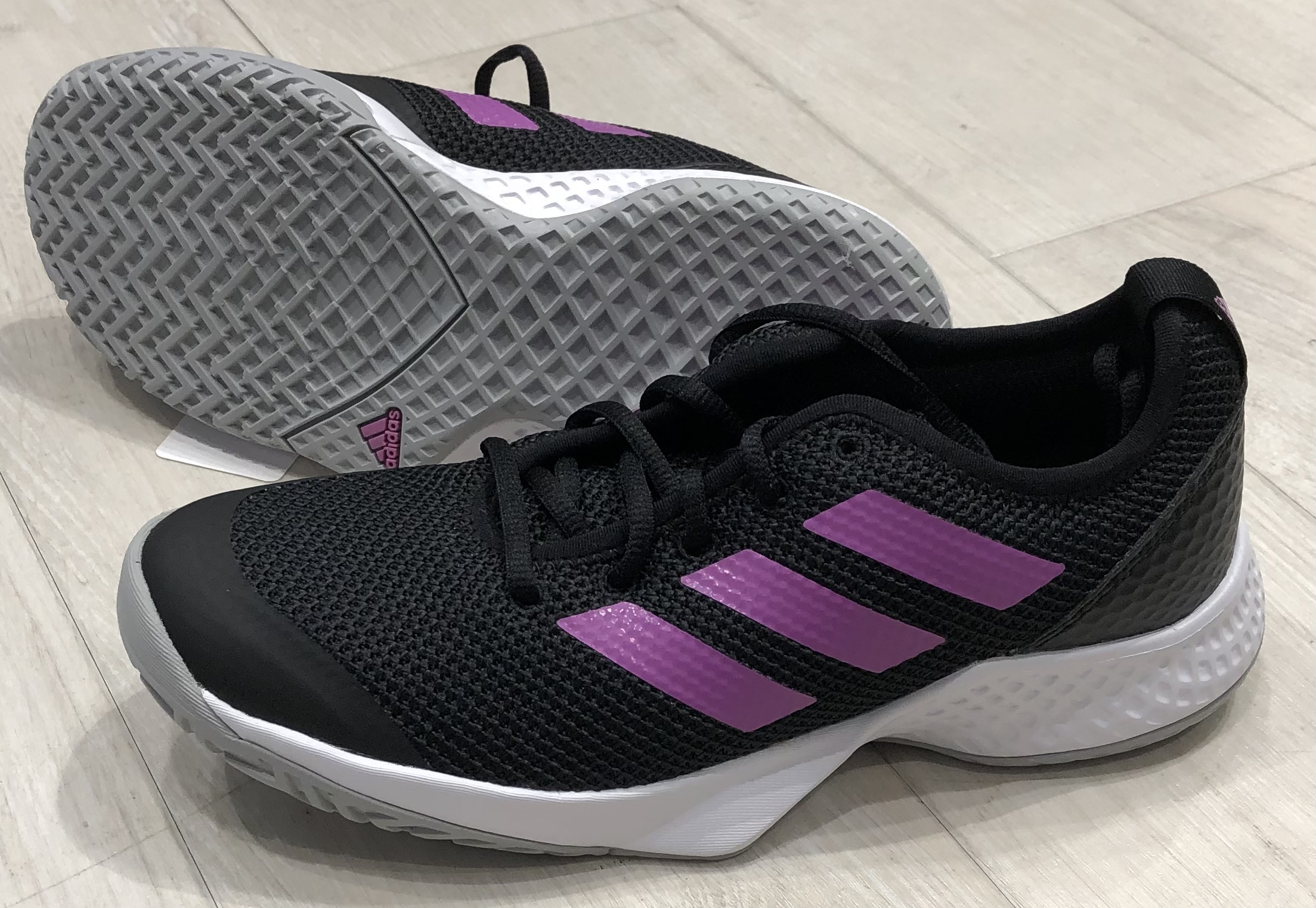 アディダスレディースシューズ入荷！