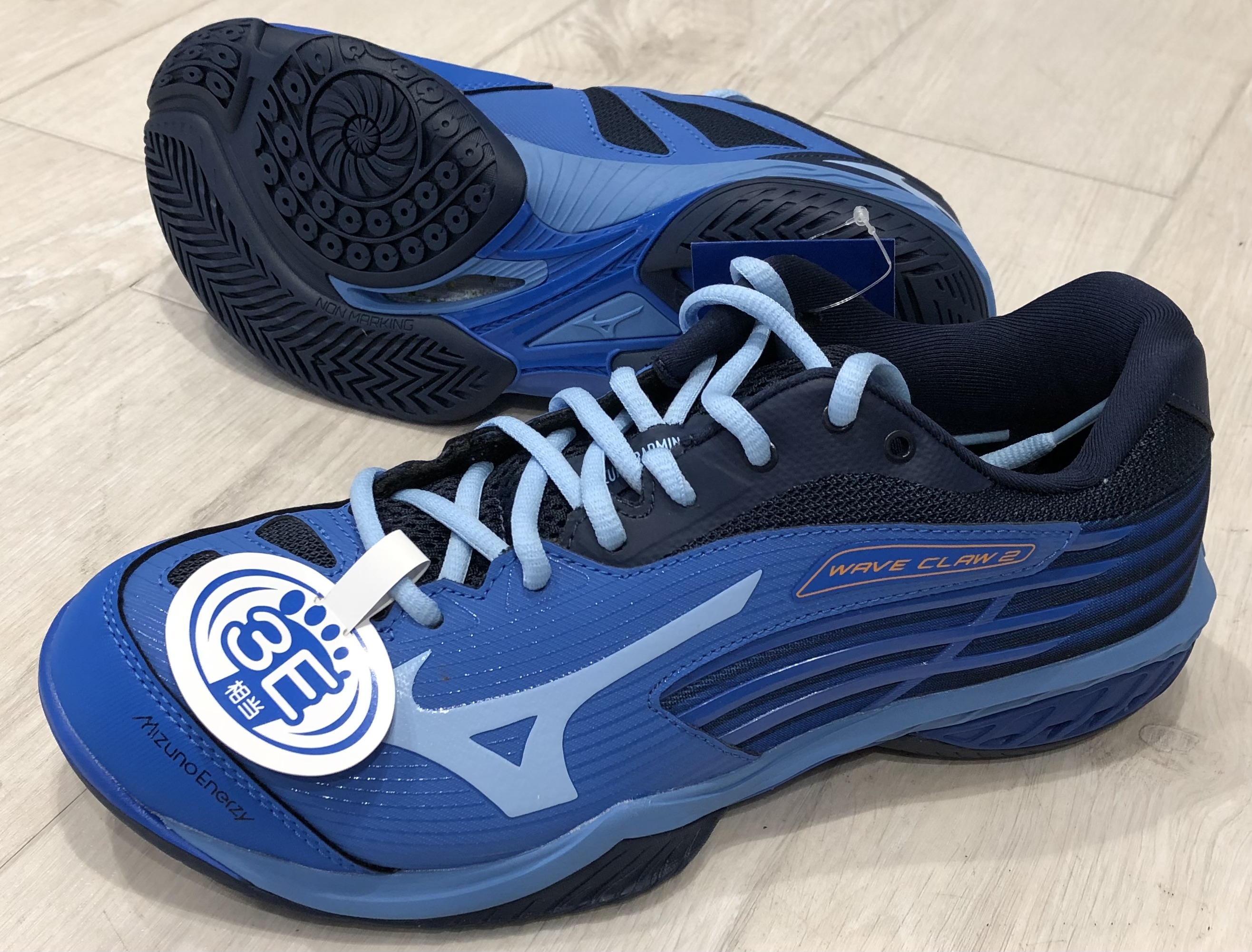 ミズノバドミントンシューズ入荷！！