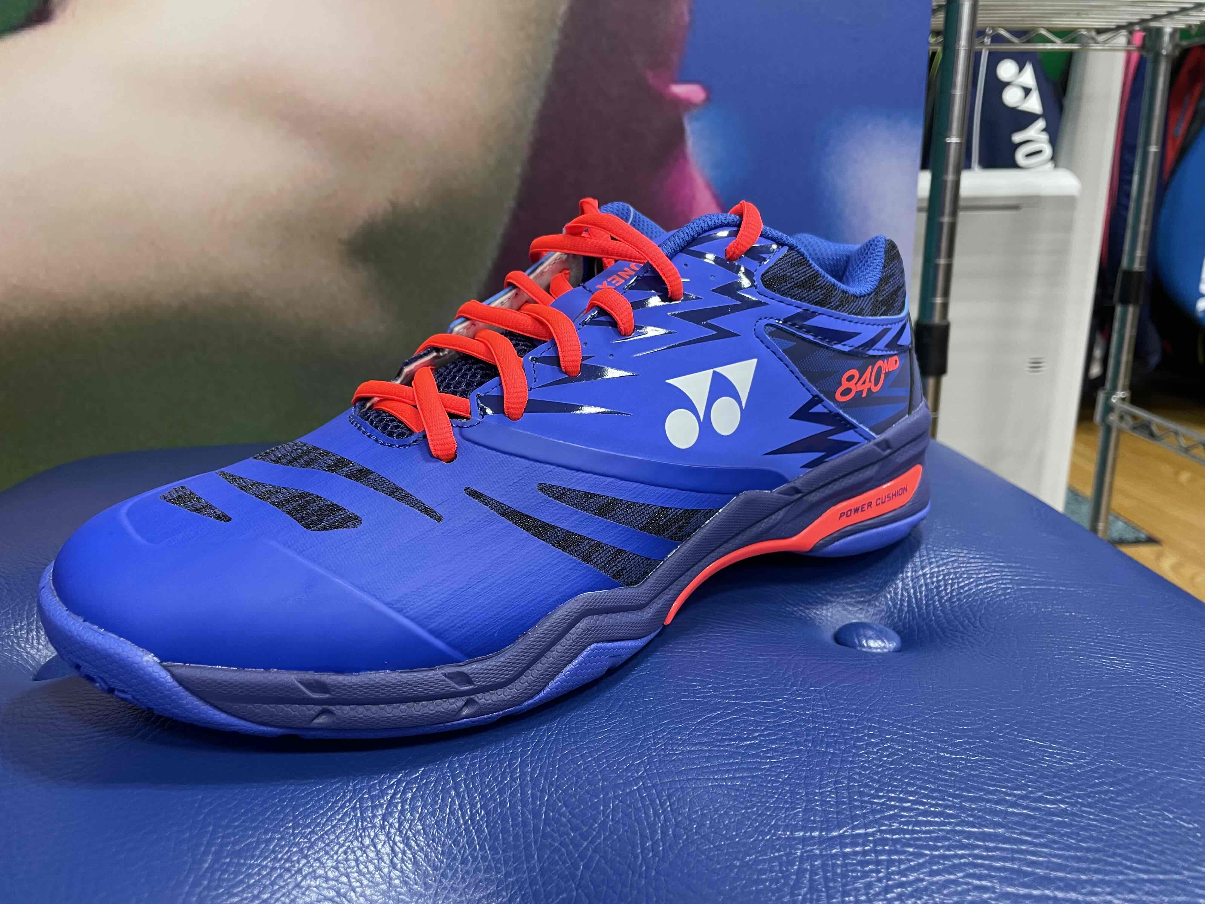 ヨネックスバドミントンシューズ「SHB840MD」新色発売中