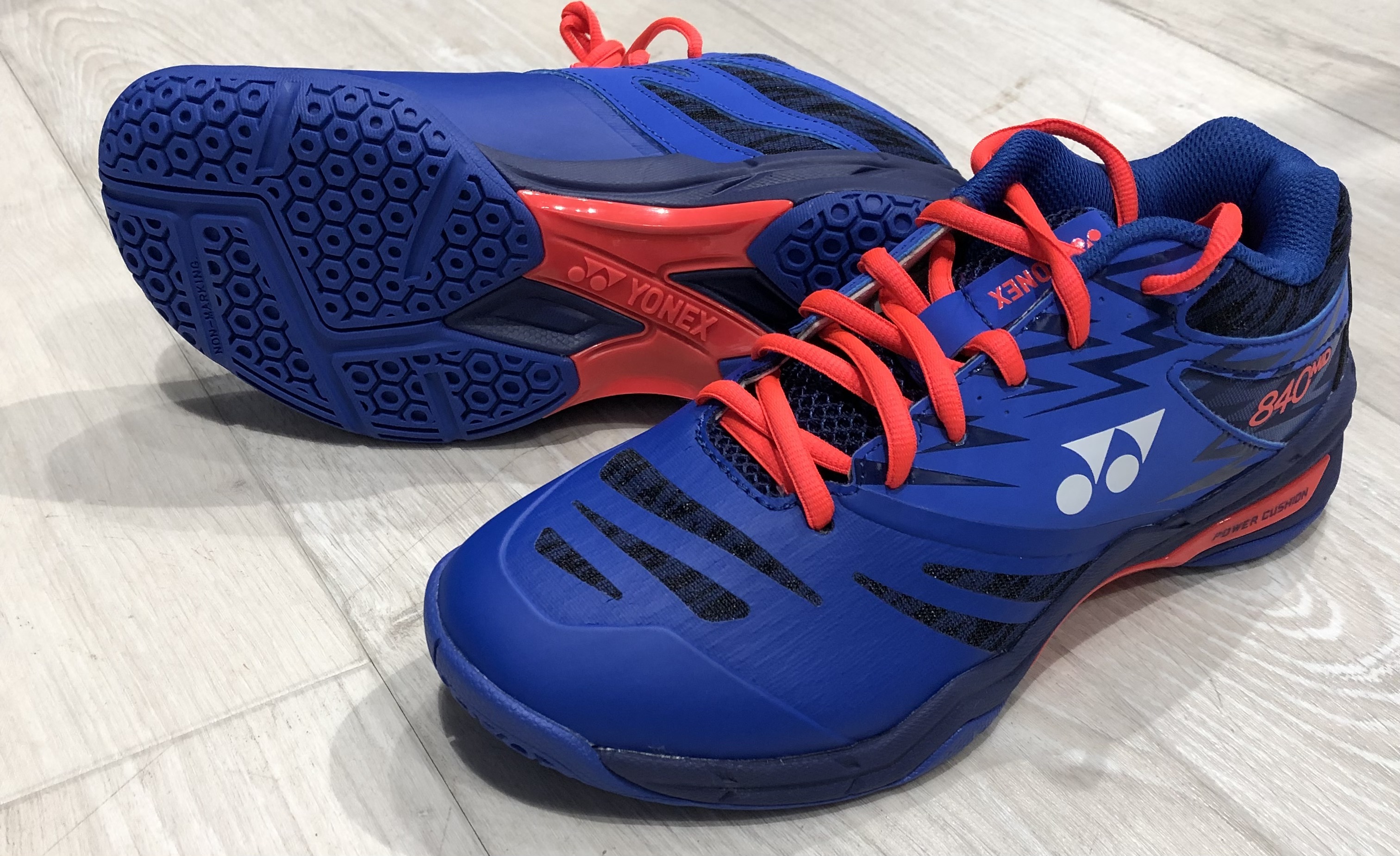 ヨネックスバドミントンNEWシューズ入荷！！