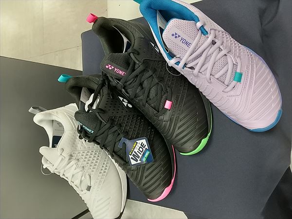 ヨネックスNEWモデルテニスシューズ本日入荷しました
