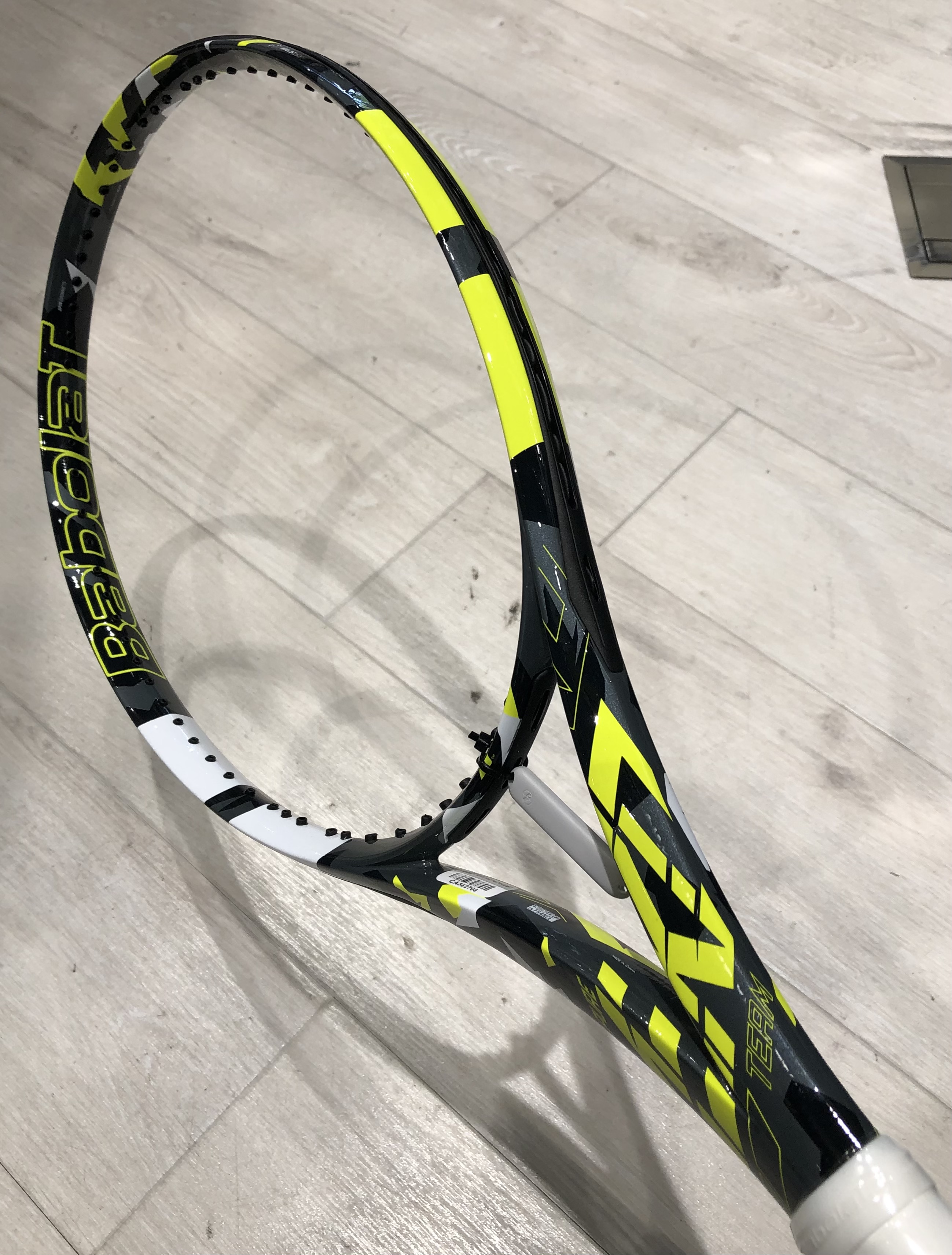 バボラピュアアエロチーム入荷！！