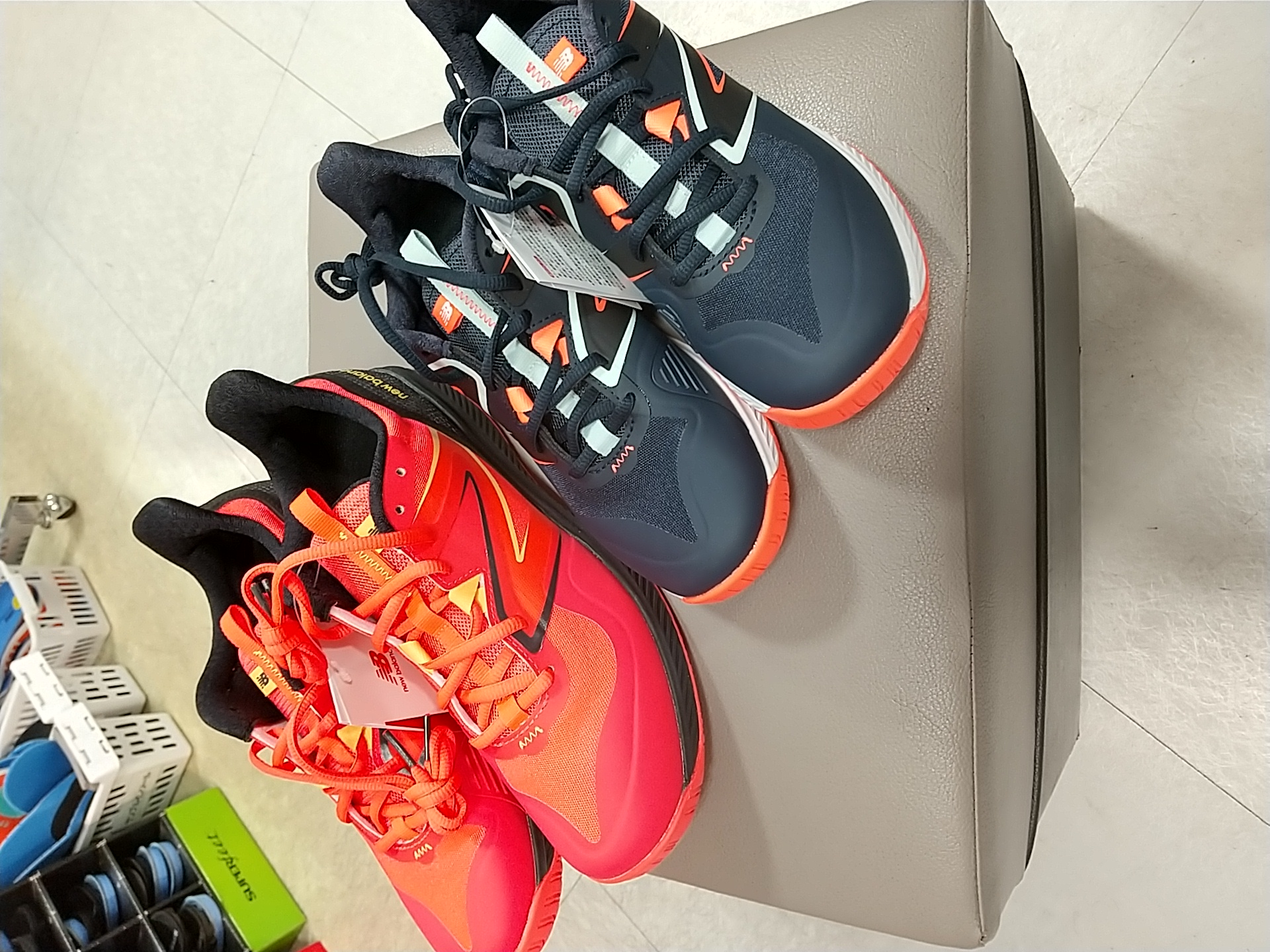 本日ニューバランスオールコート用モデル入荷しました