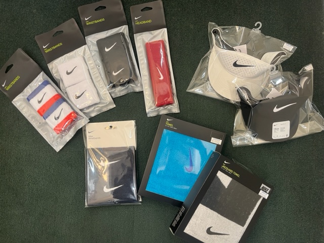 ナイキのアクセサリー揃えてます♪