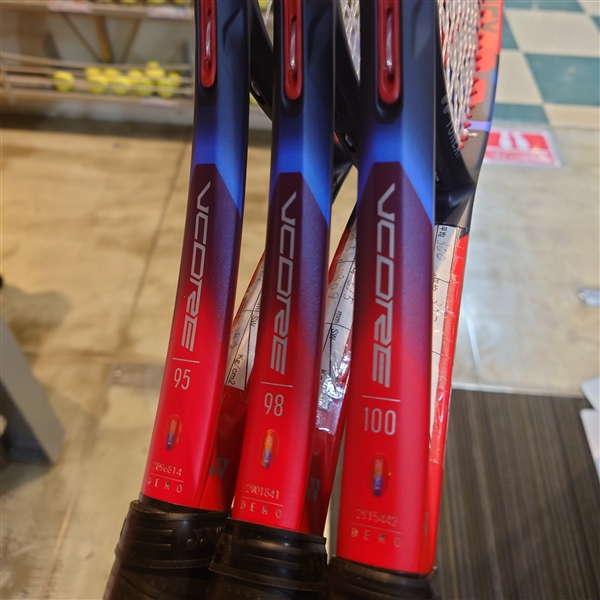 【☆入荷しました☆】ヨネックスNEW Vコアシリーズ【1月19日より】