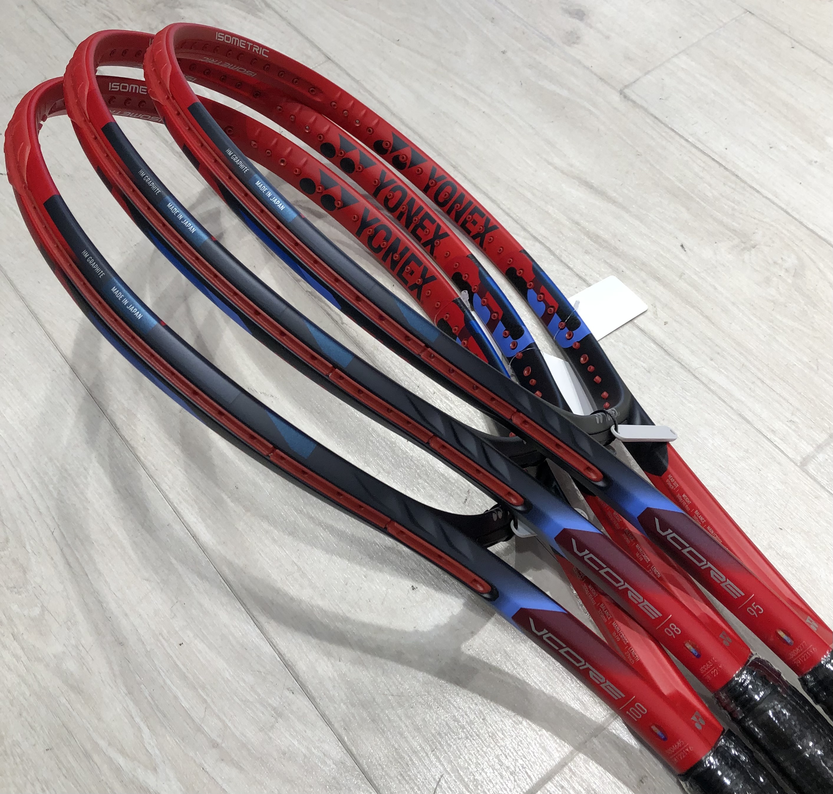 ヨネックスNEWＶコアシリーズ入荷！！